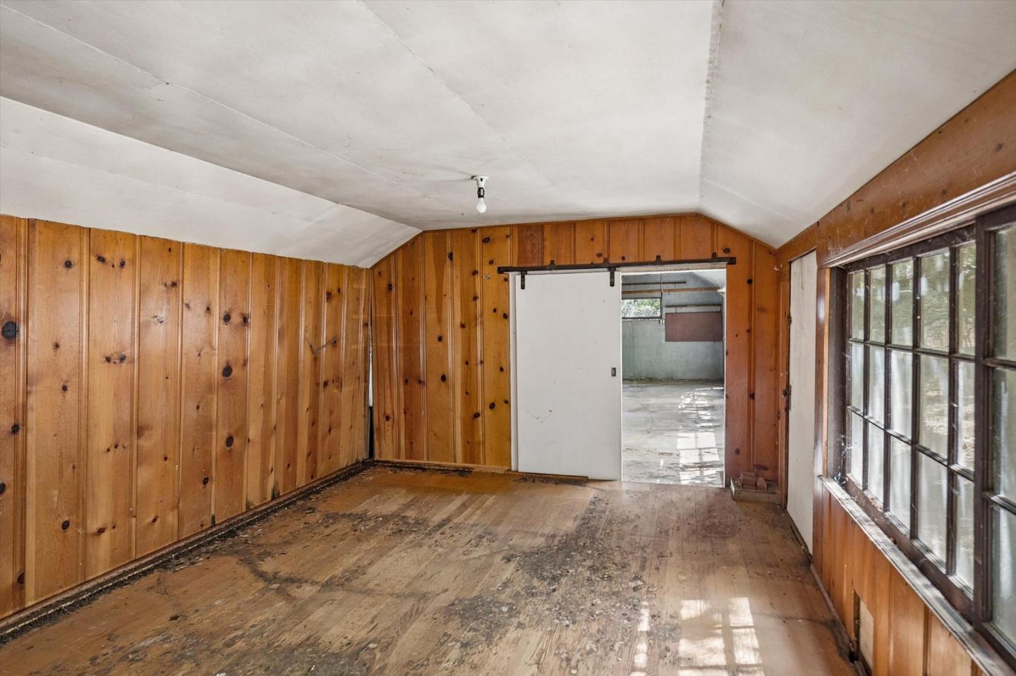 15895 Ravine RD