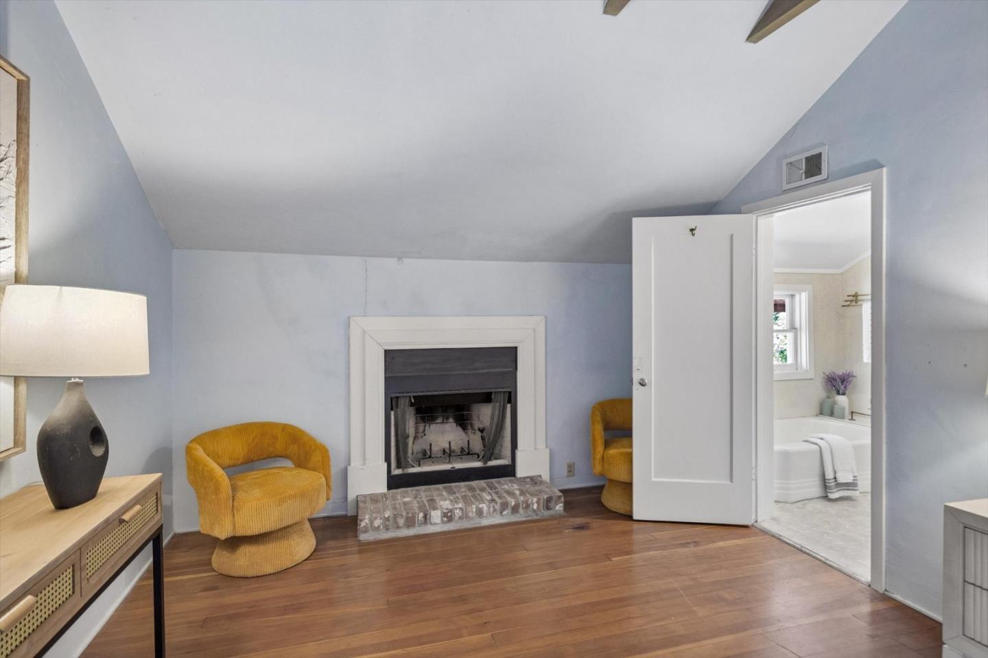 15895 Ravine RD
