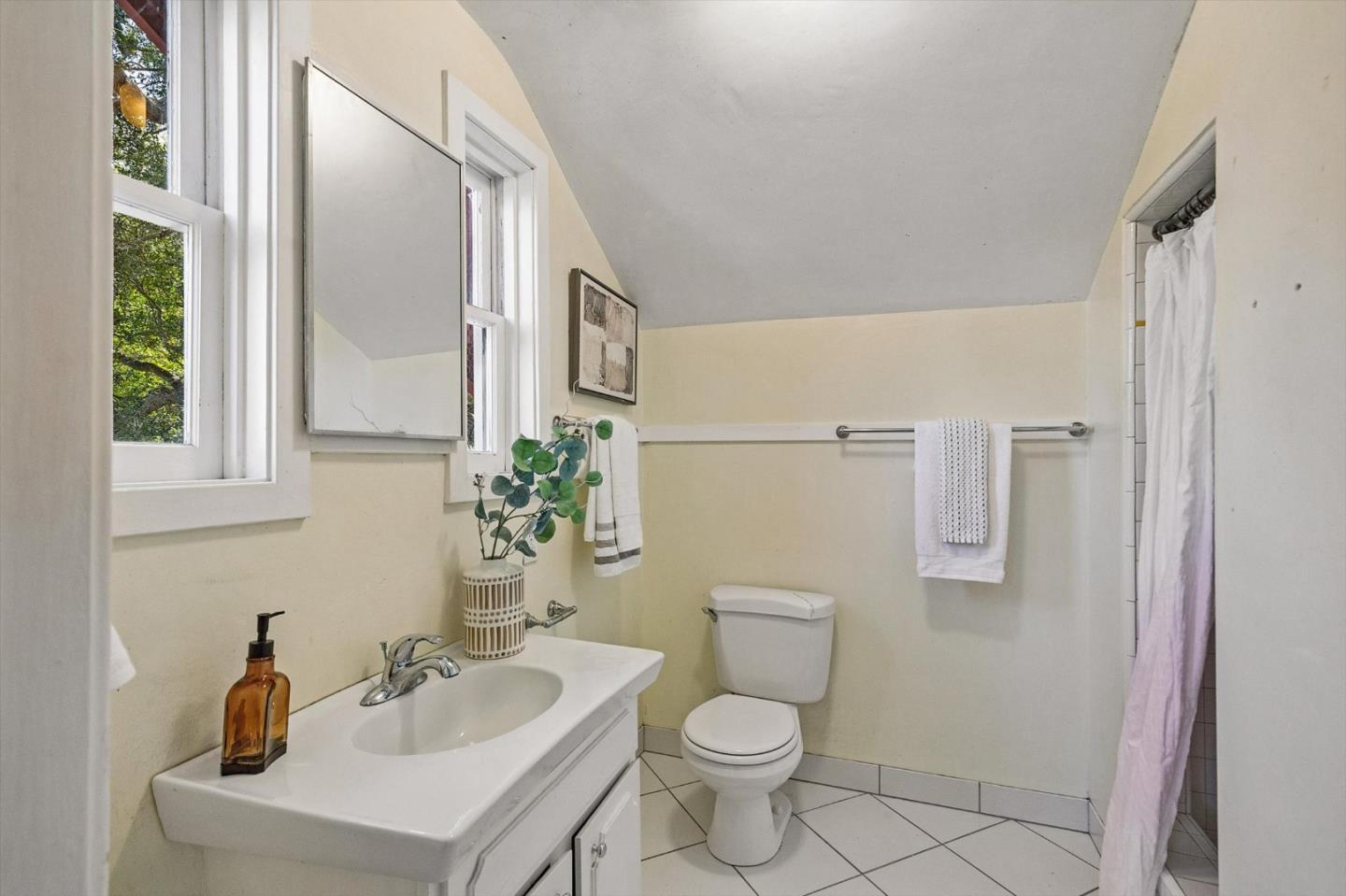15895 Ravine RD