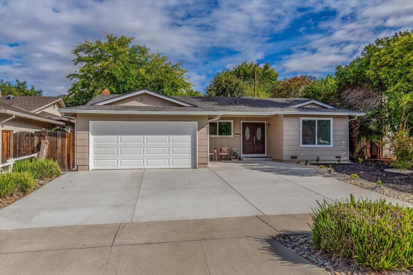 3345 Valley Square LN