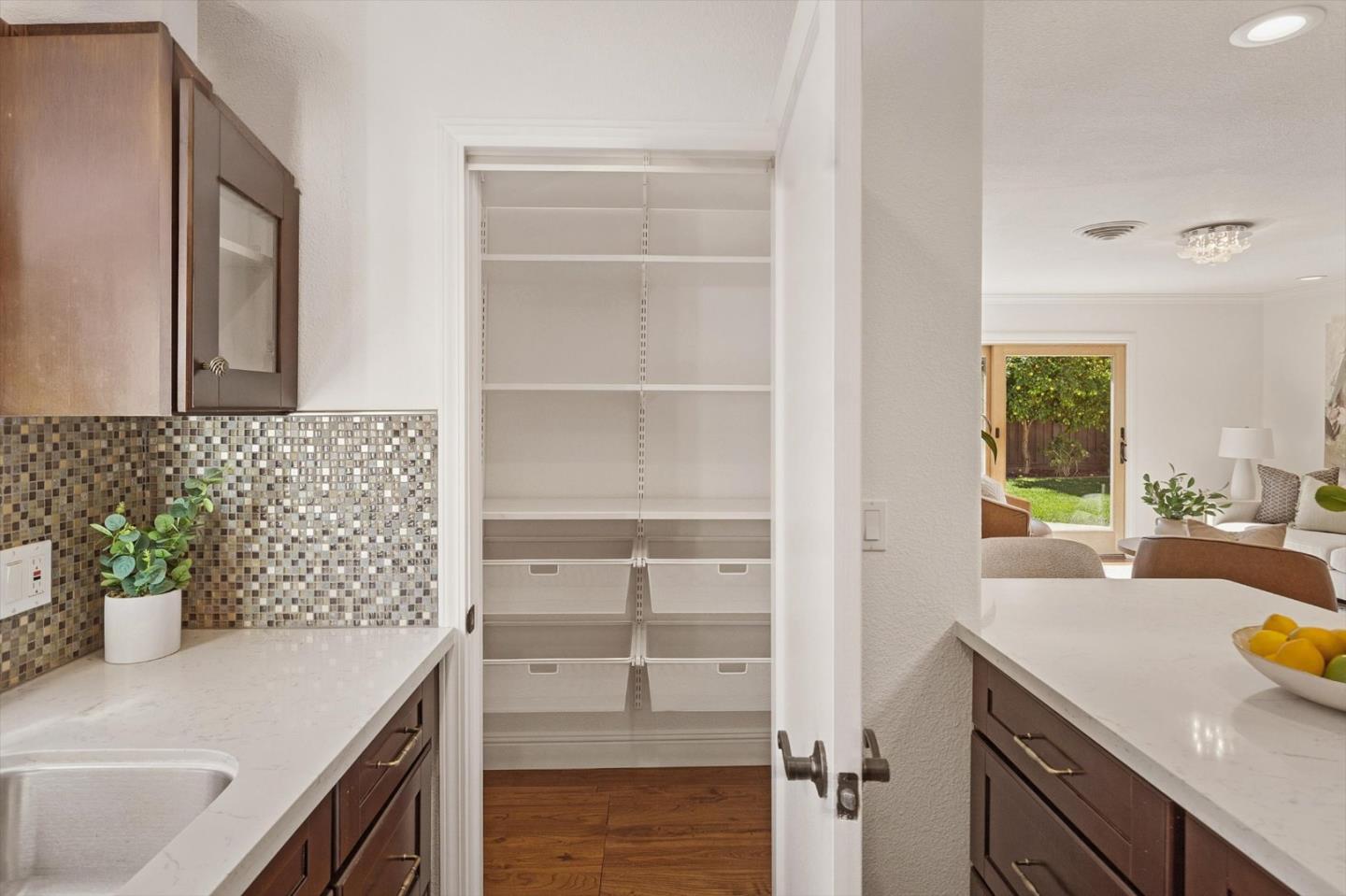 1162 Denver DR
