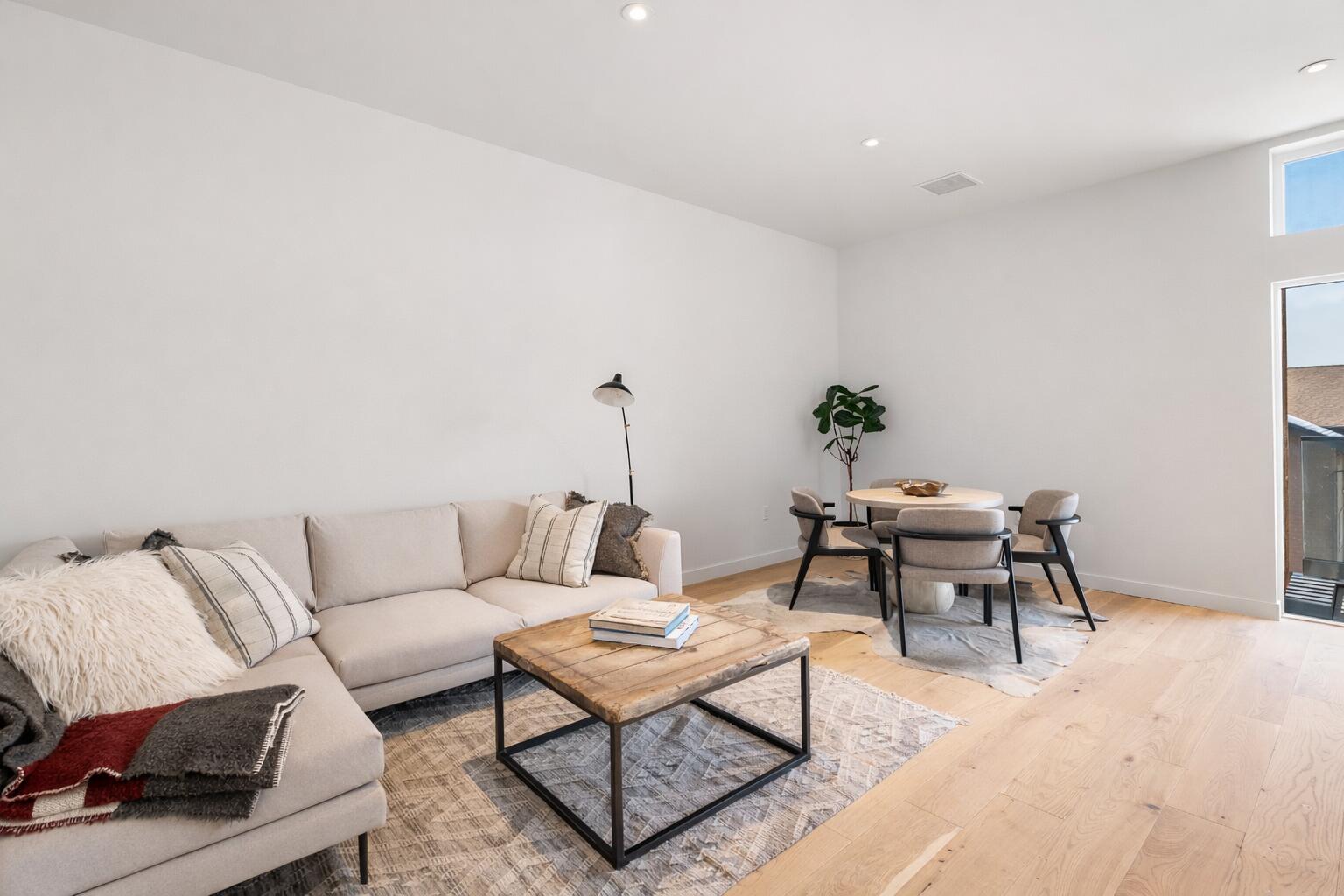 2745 NW Ordway Avenue, 300