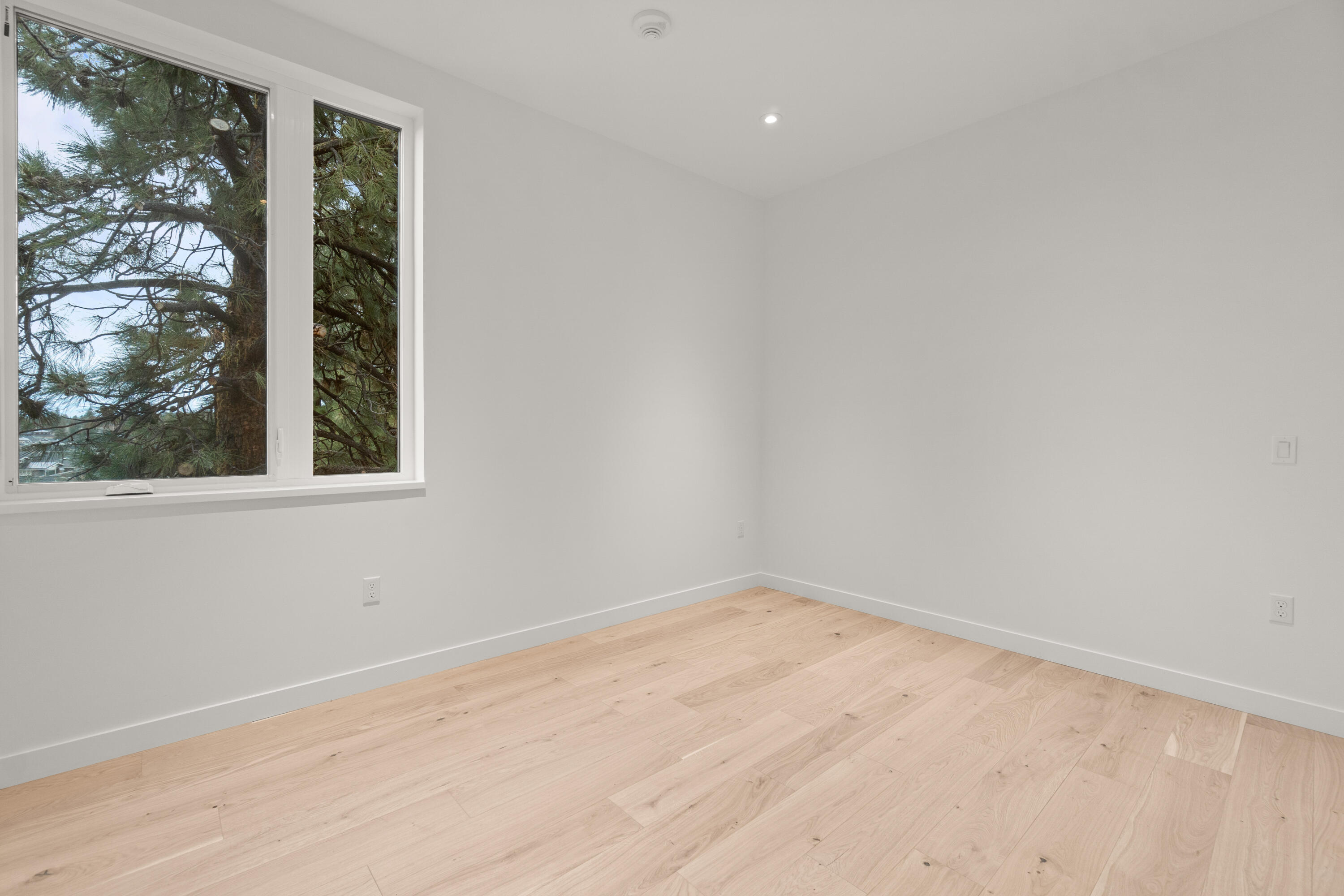 2745 NW Ordway Avenue, 300