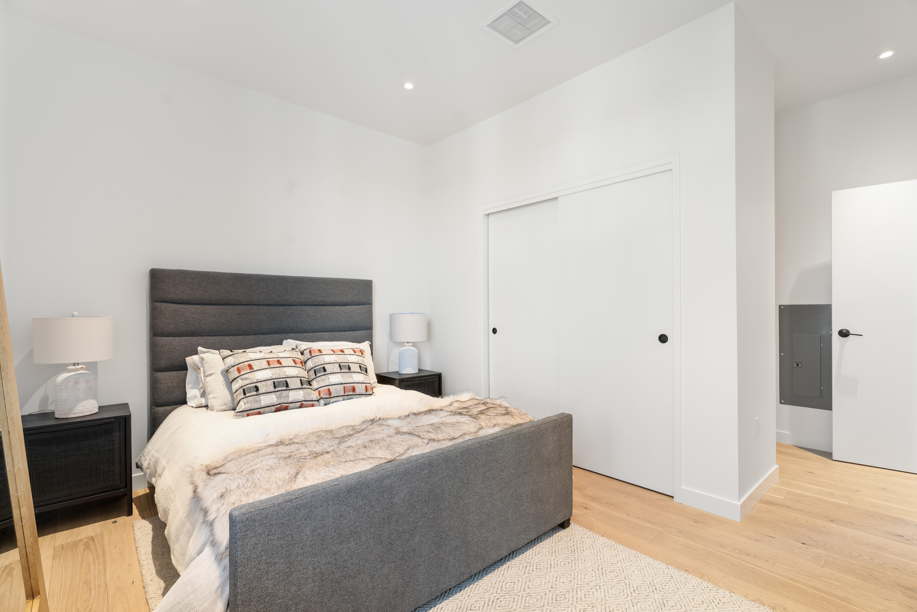 2745 NW Ordway Avenue, 300