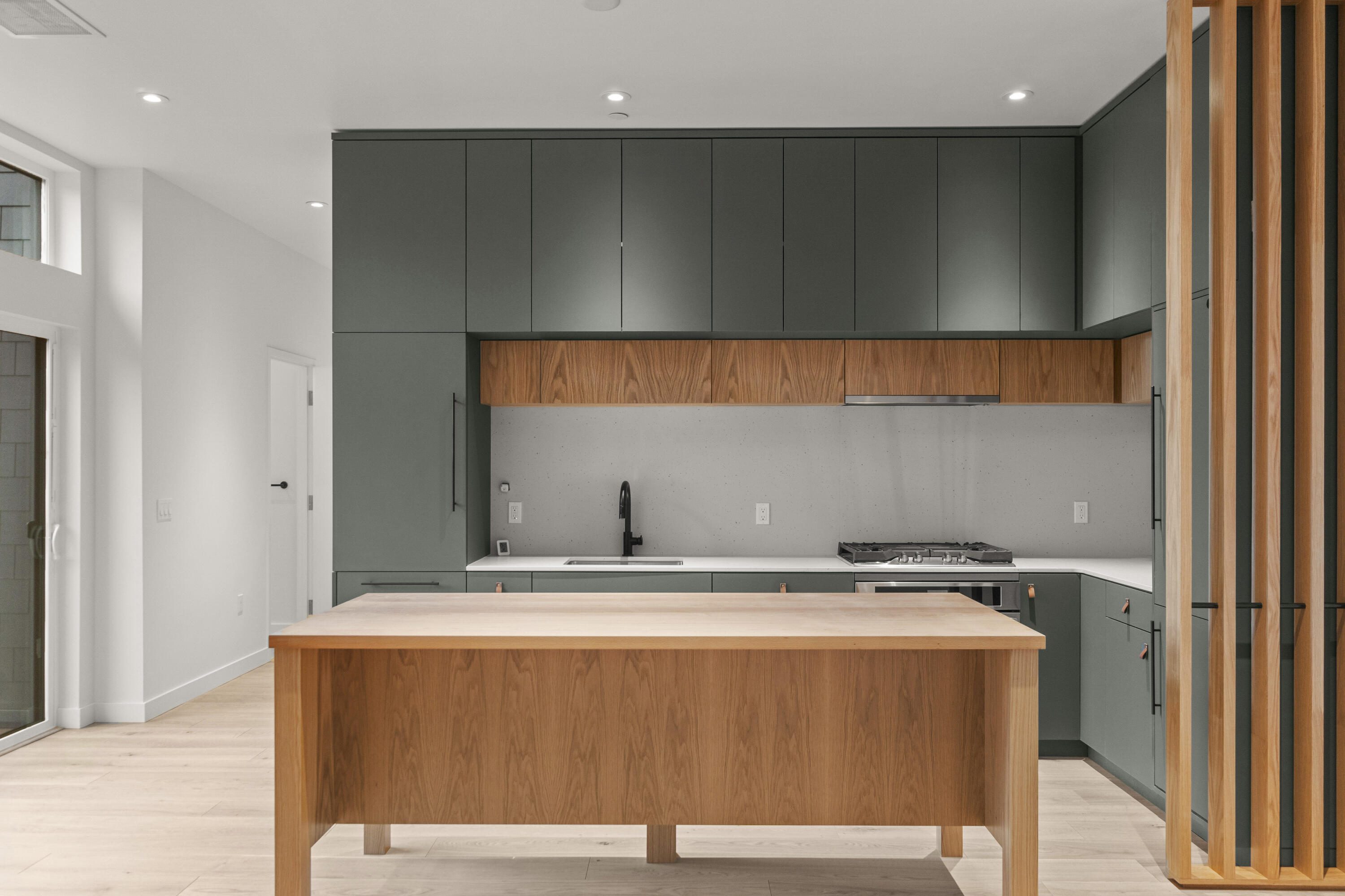 2745 NW Ordway Avenue, 300