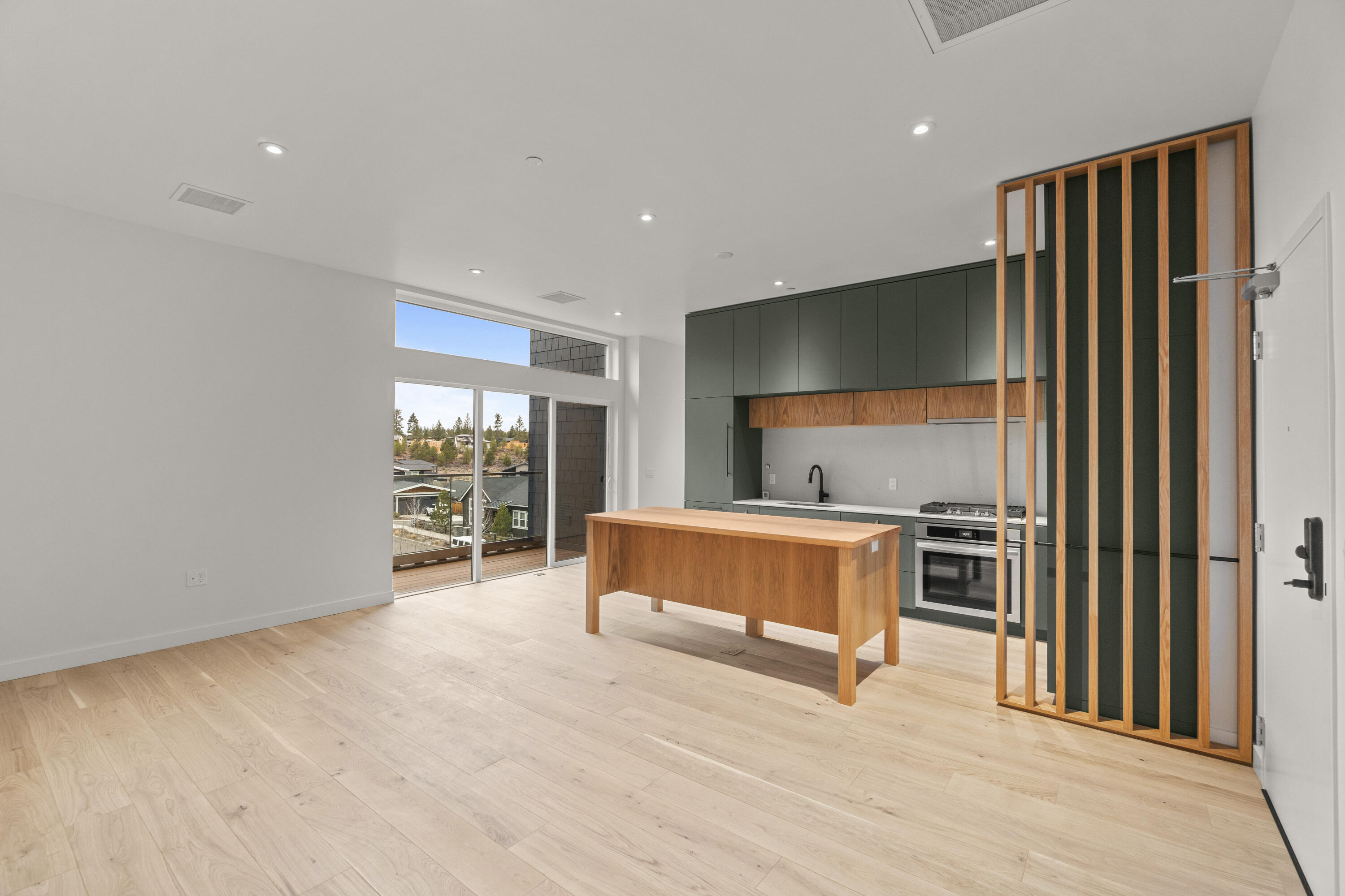 2745 NW Ordway Avenue, 300