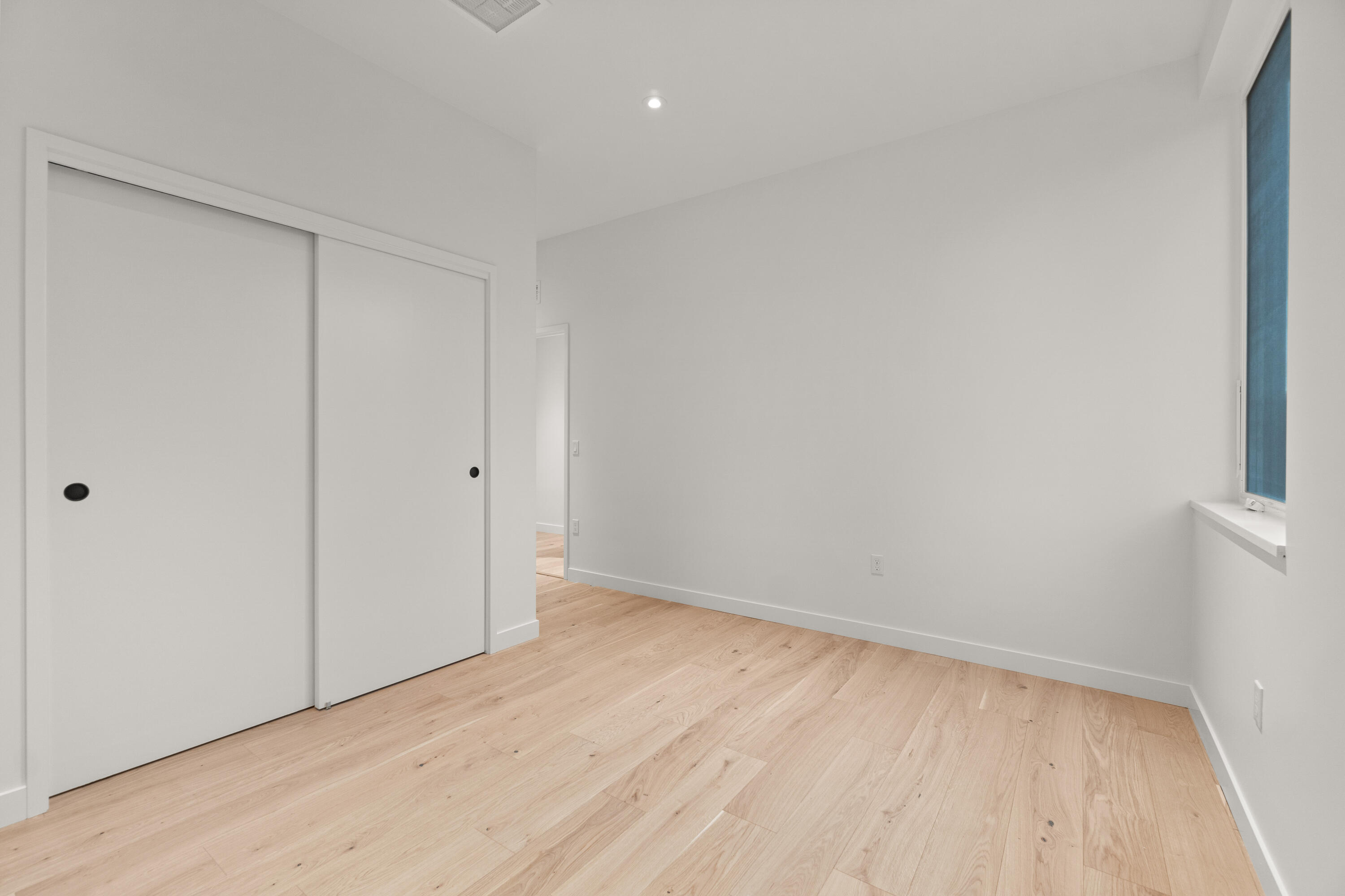 2745 NW Ordway Avenue, 300