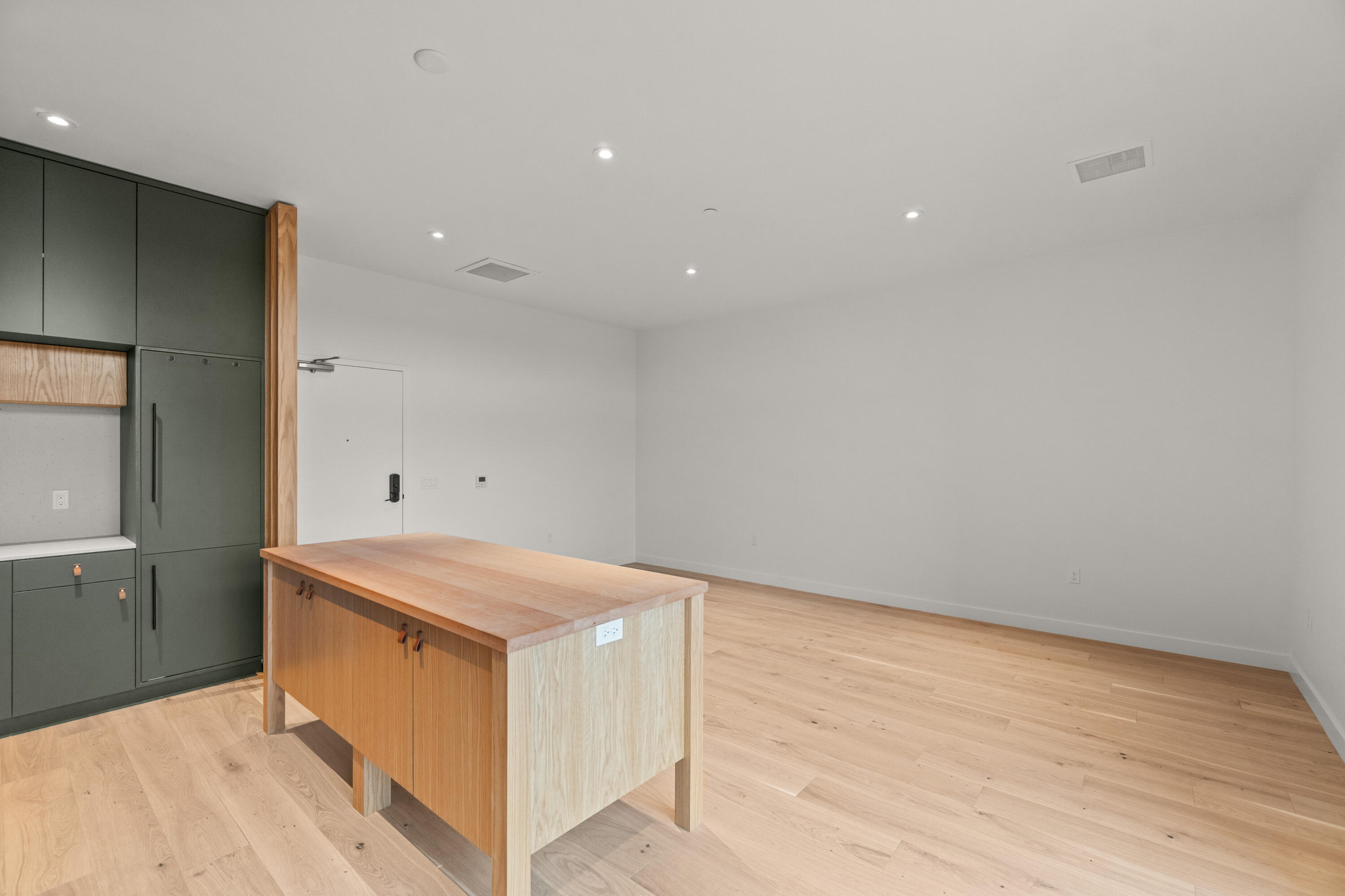 2745 NW Ordway Avenue, 300