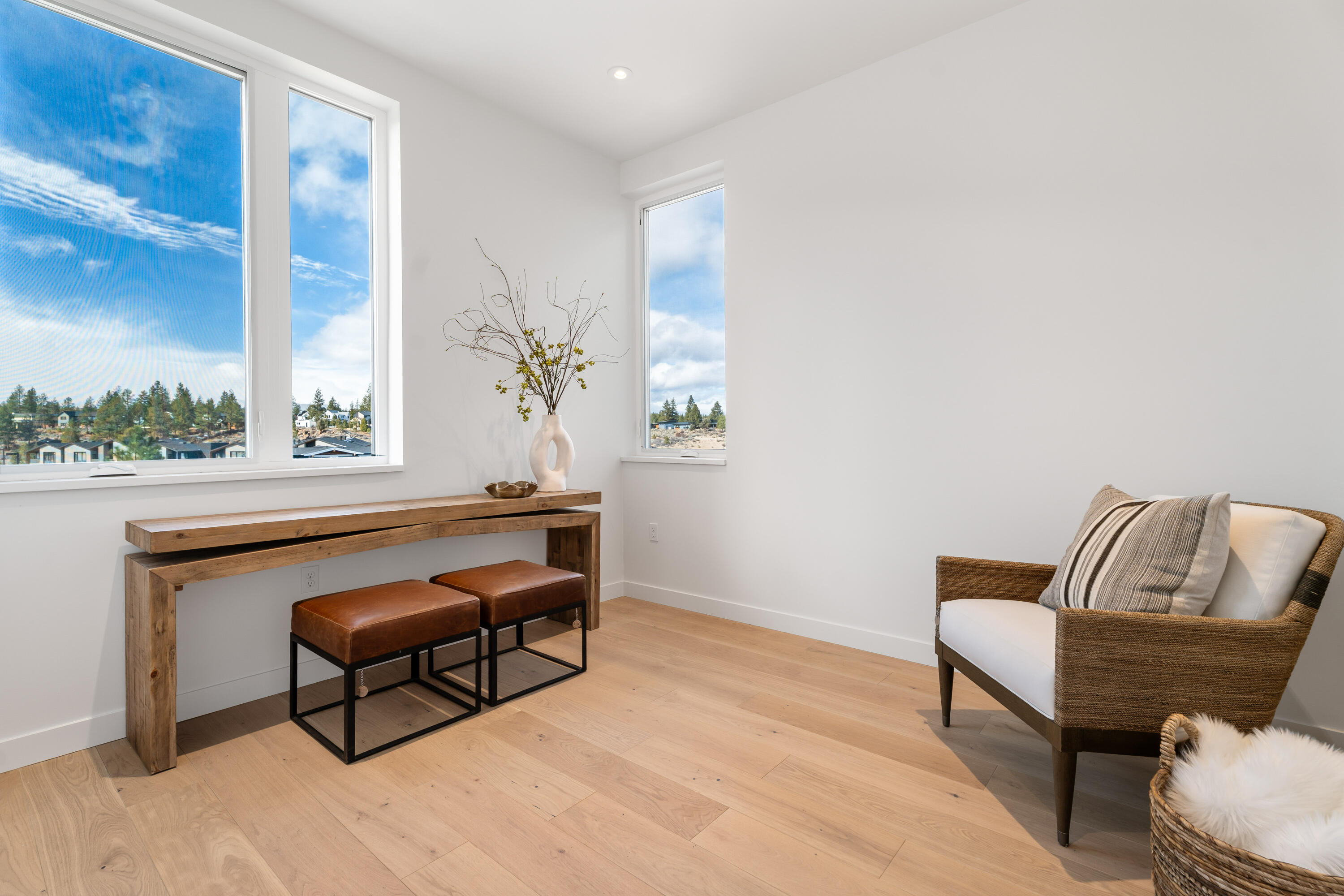 2745 NW Ordway Avenue, 300