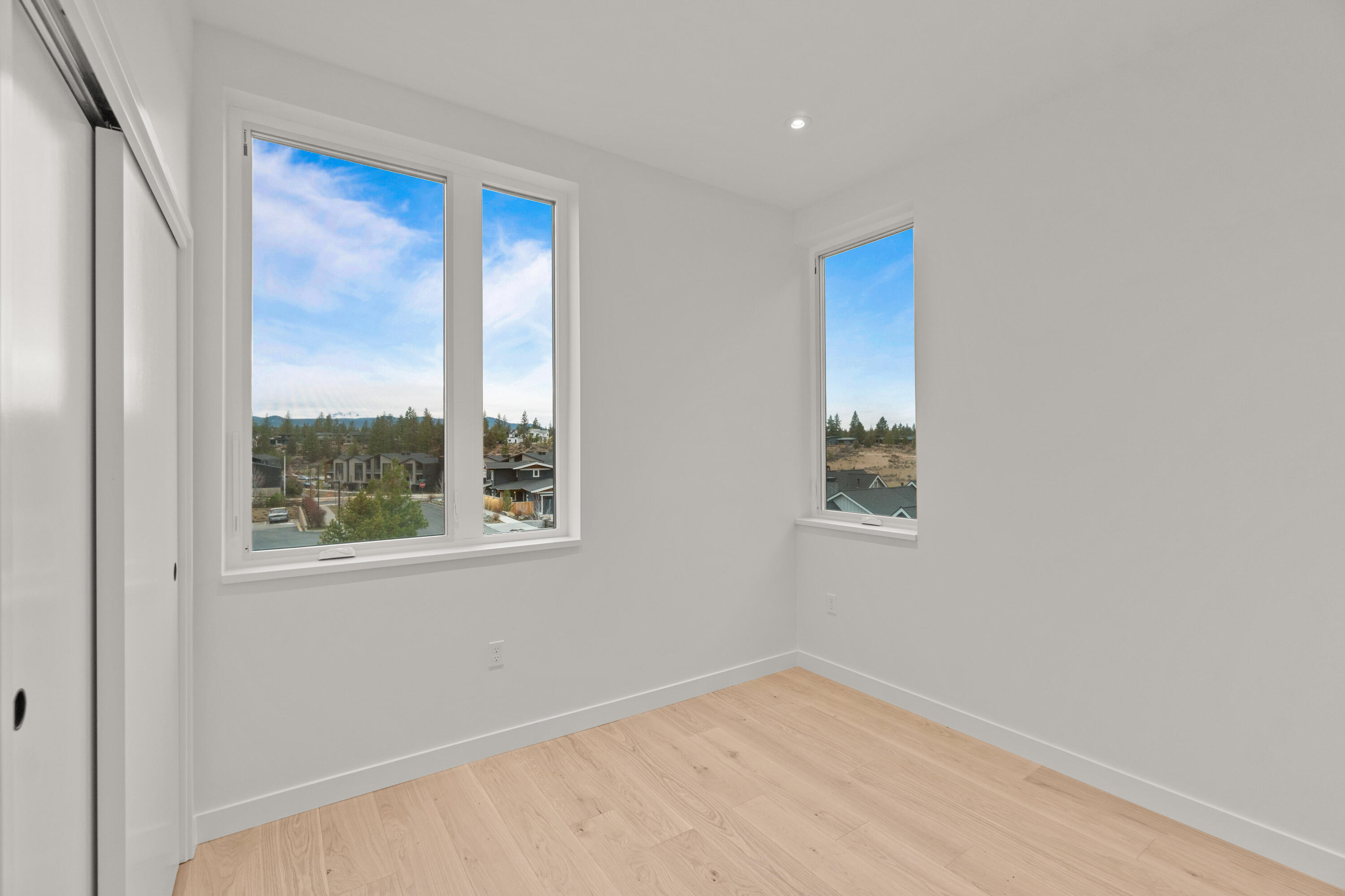 2745 NW Ordway Avenue, 300