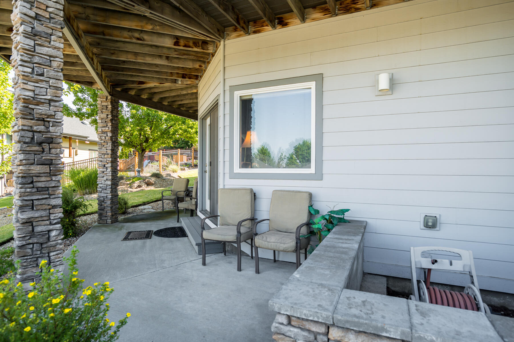 4167 SW Majestic Avenue