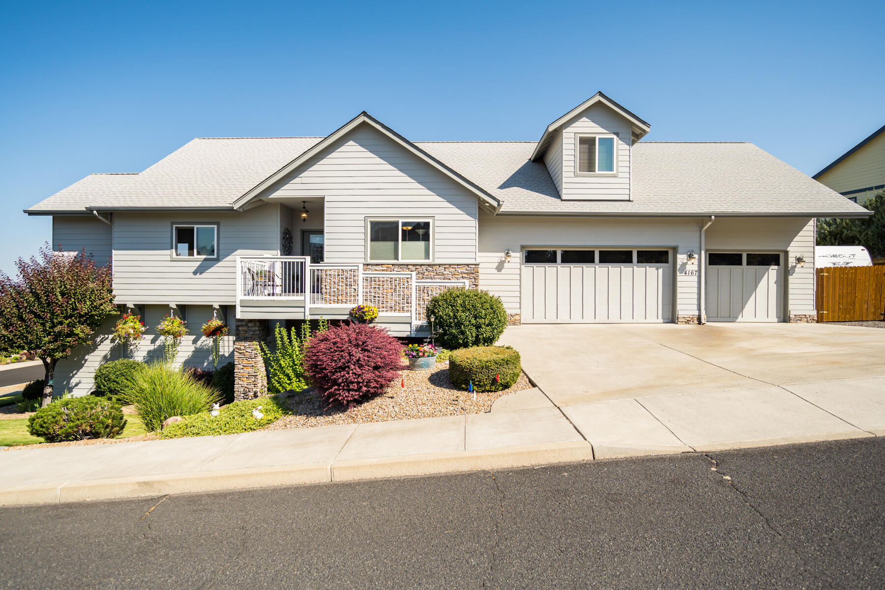 4167 SW Majestic Avenue