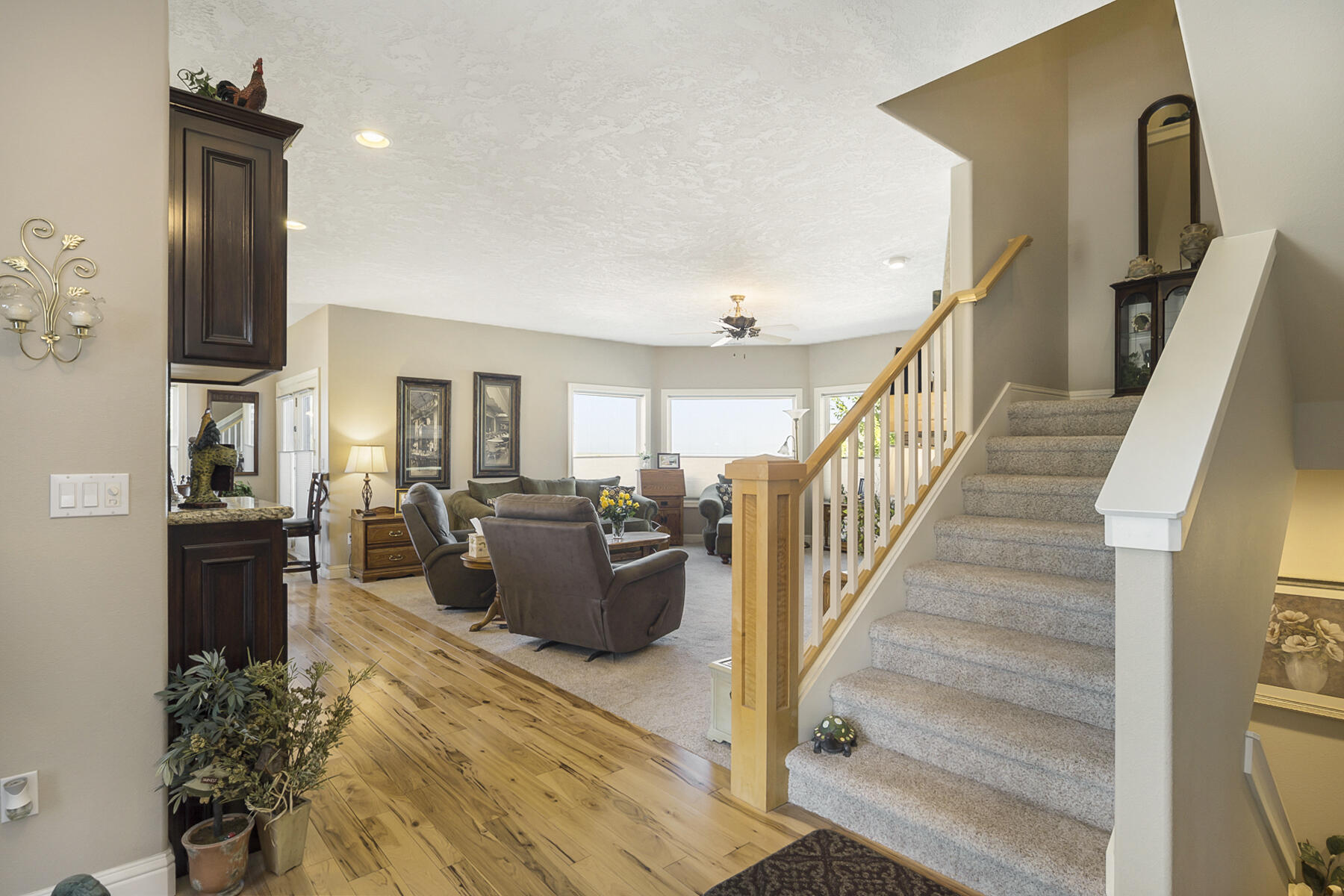 4167 SW Majestic Avenue