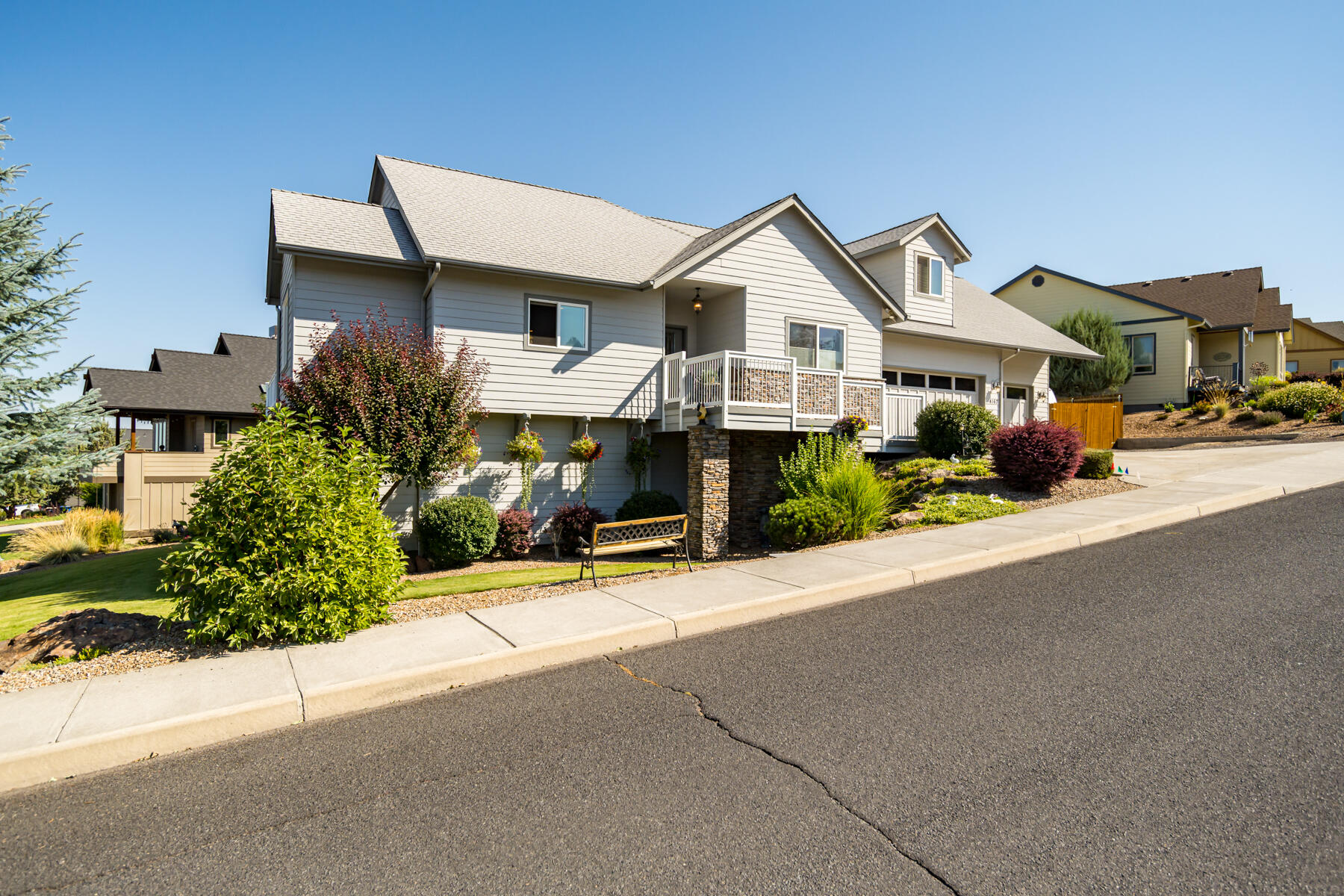 4167 SW Majestic Avenue