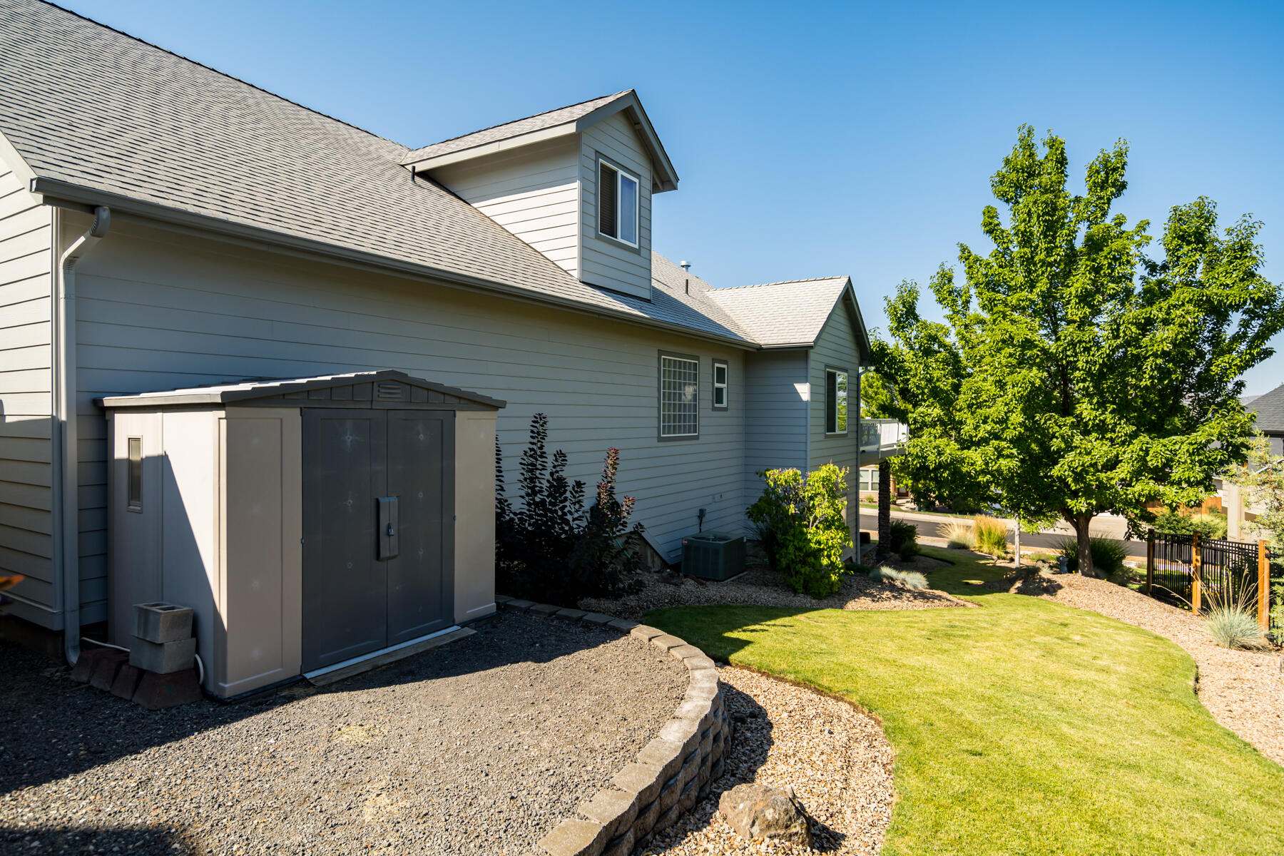 4167 SW Majestic Avenue