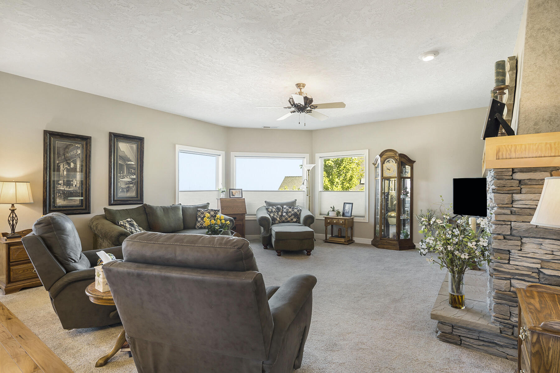 4167 SW Majestic Avenue