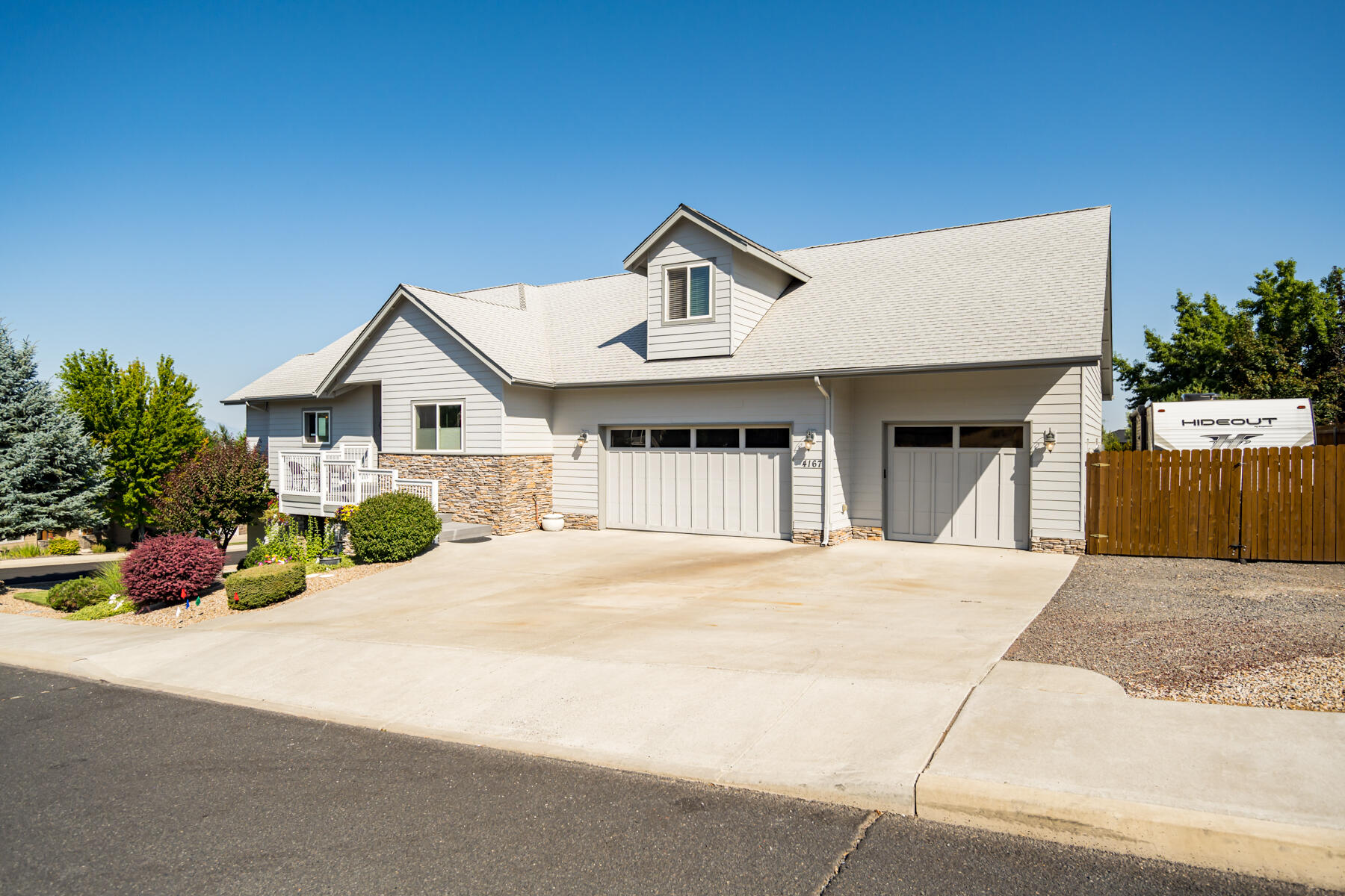 4167 SW Majestic Avenue