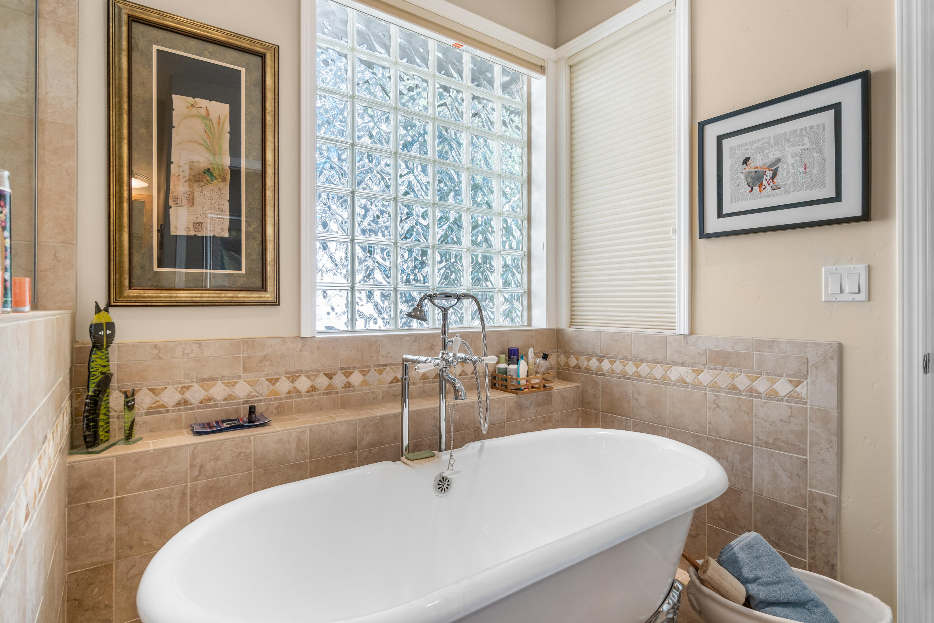 2551 NW Brickyard Street