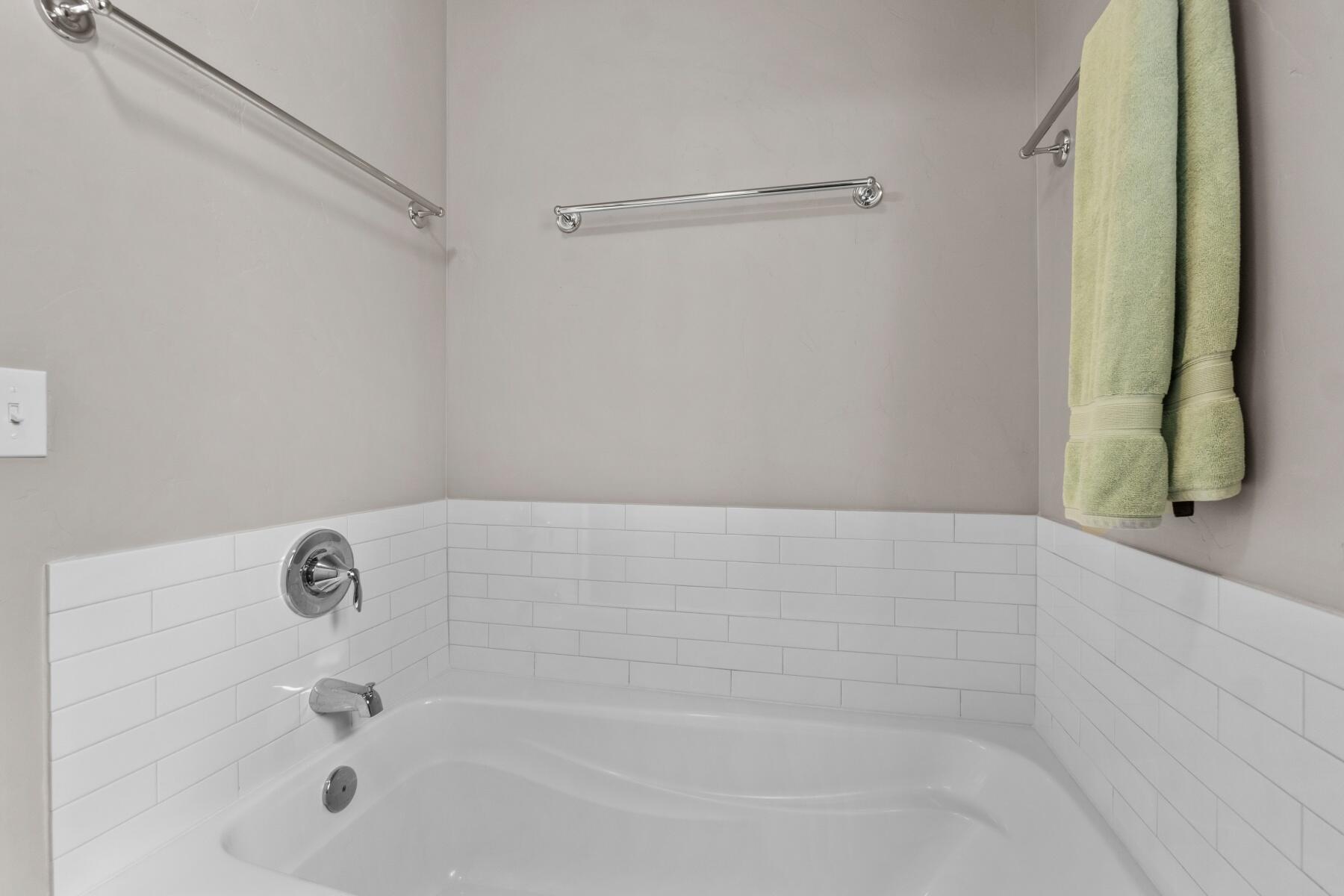 2929 NW Chardonnay Lane