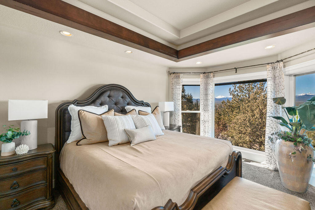 2806 NW Nightfall Circle