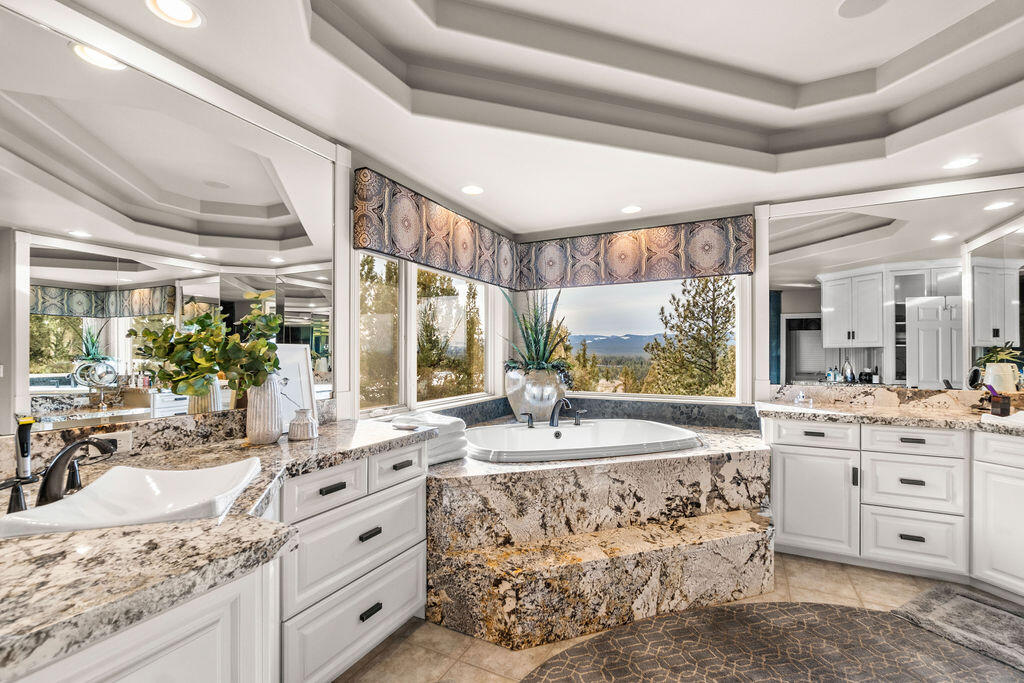 2806 NW Nightfall Circle