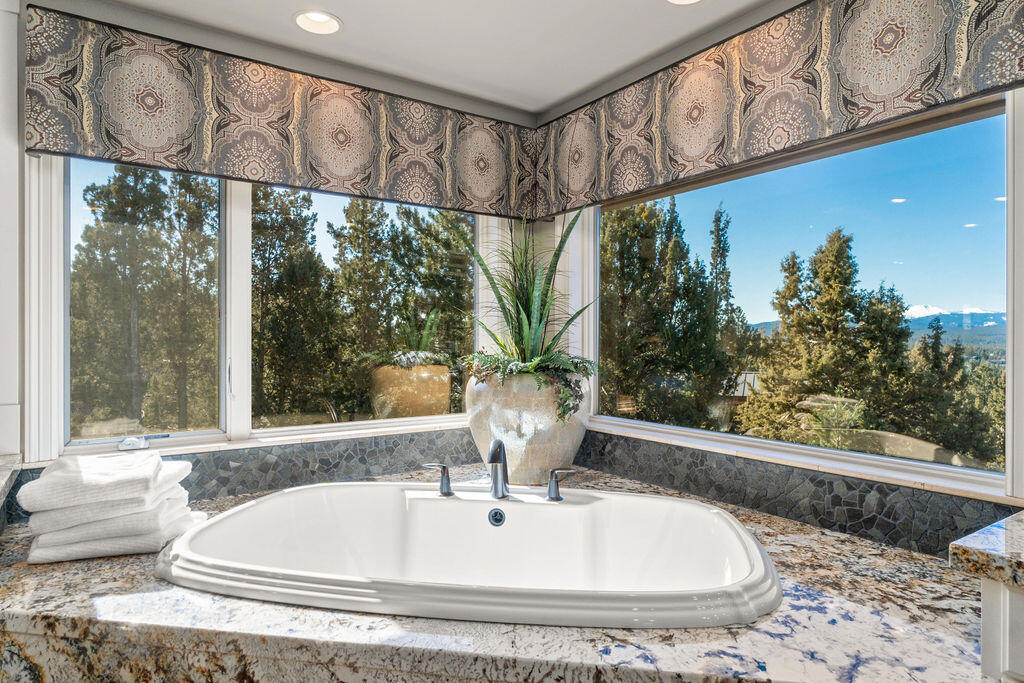 2806 NW Nightfall Circle