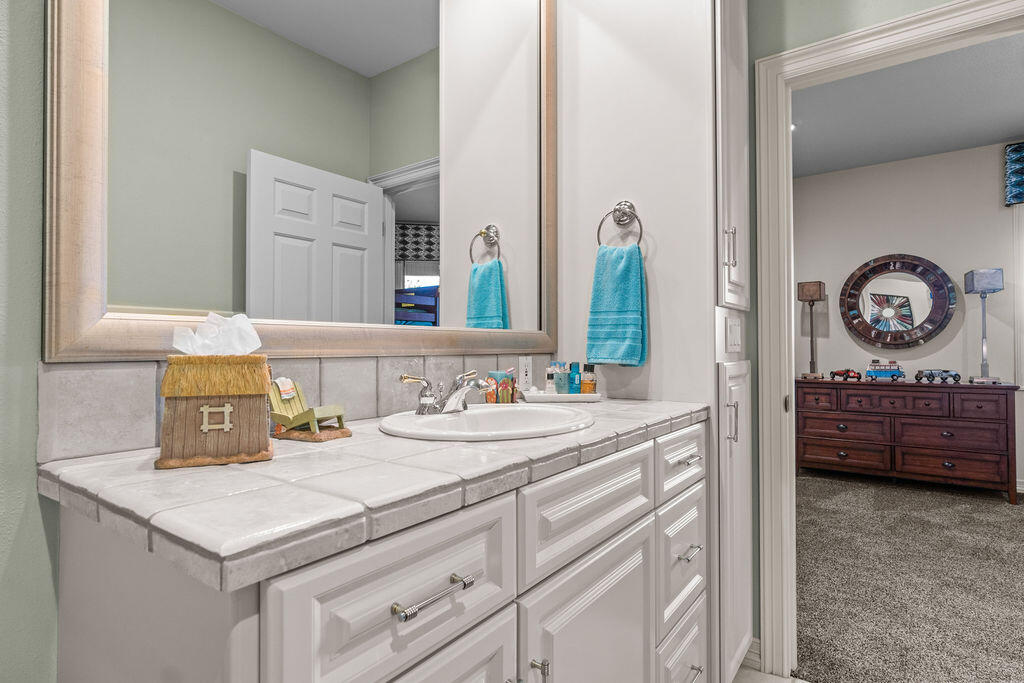 2806 NW Nightfall Circle