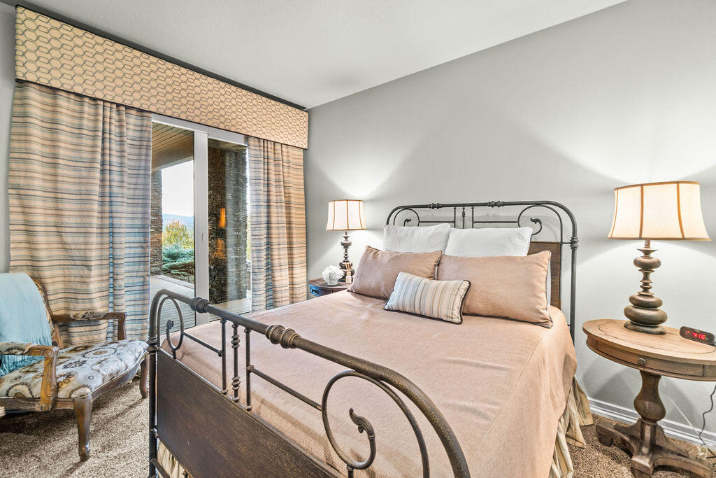 2806 NW Nightfall Circle