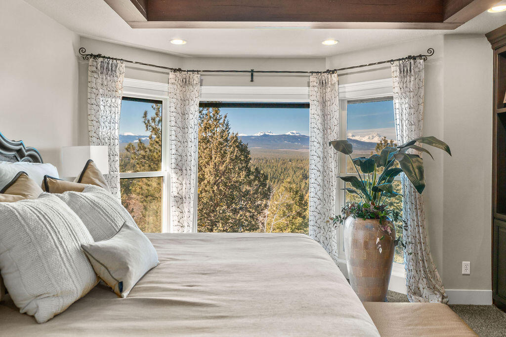 2806 NW Nightfall Circle