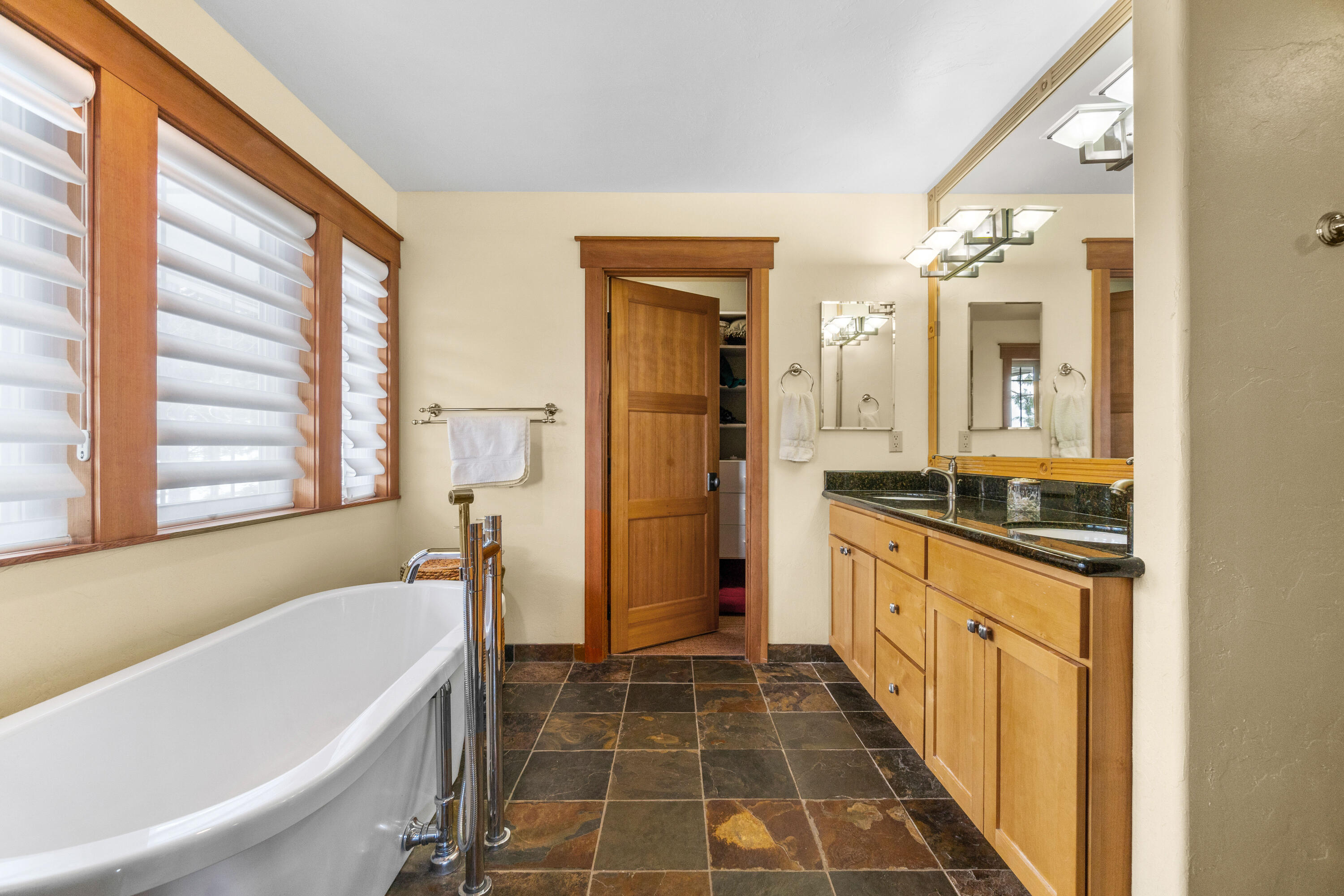 3009 NW Colonial Drive