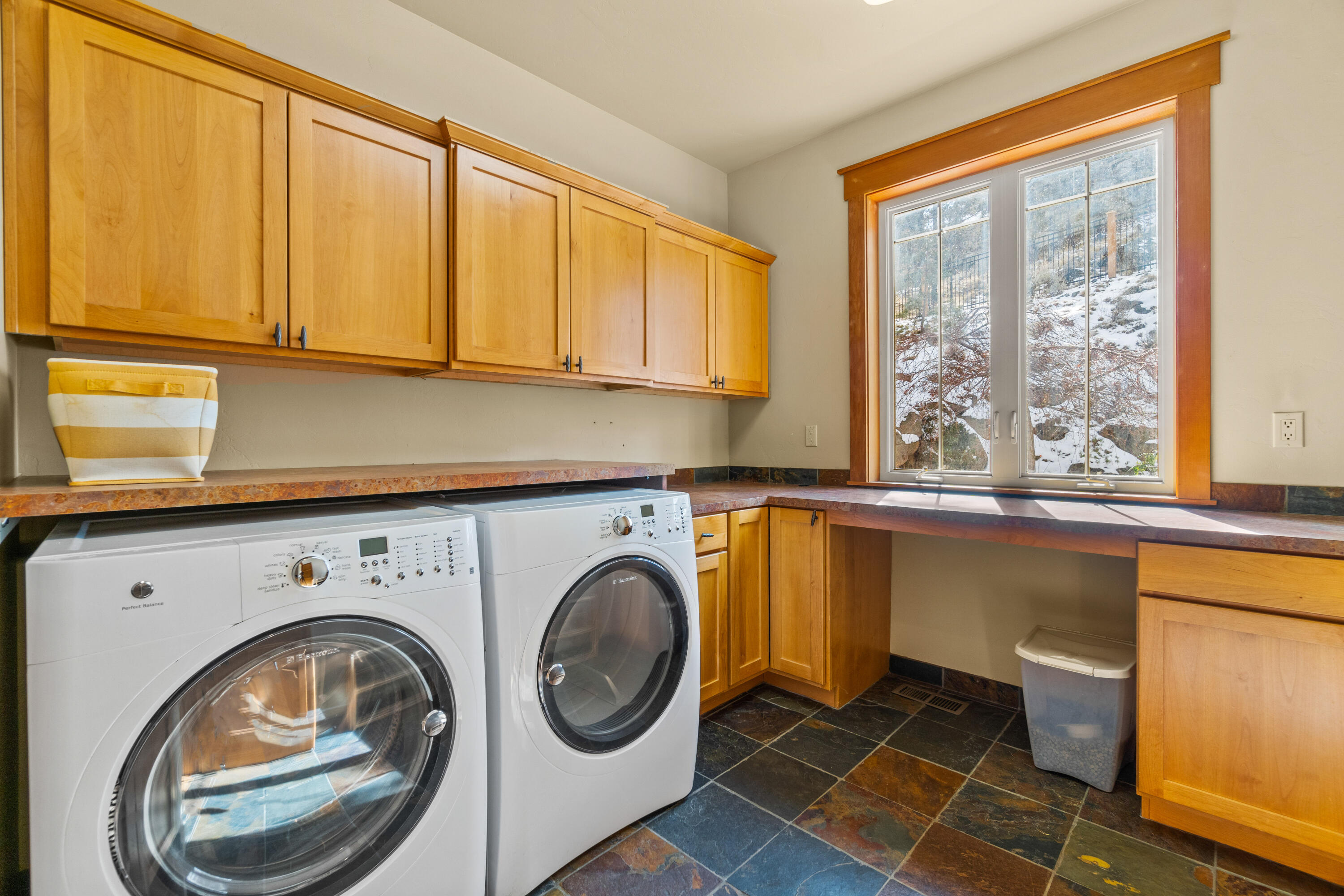 3009 NW Colonial Drive