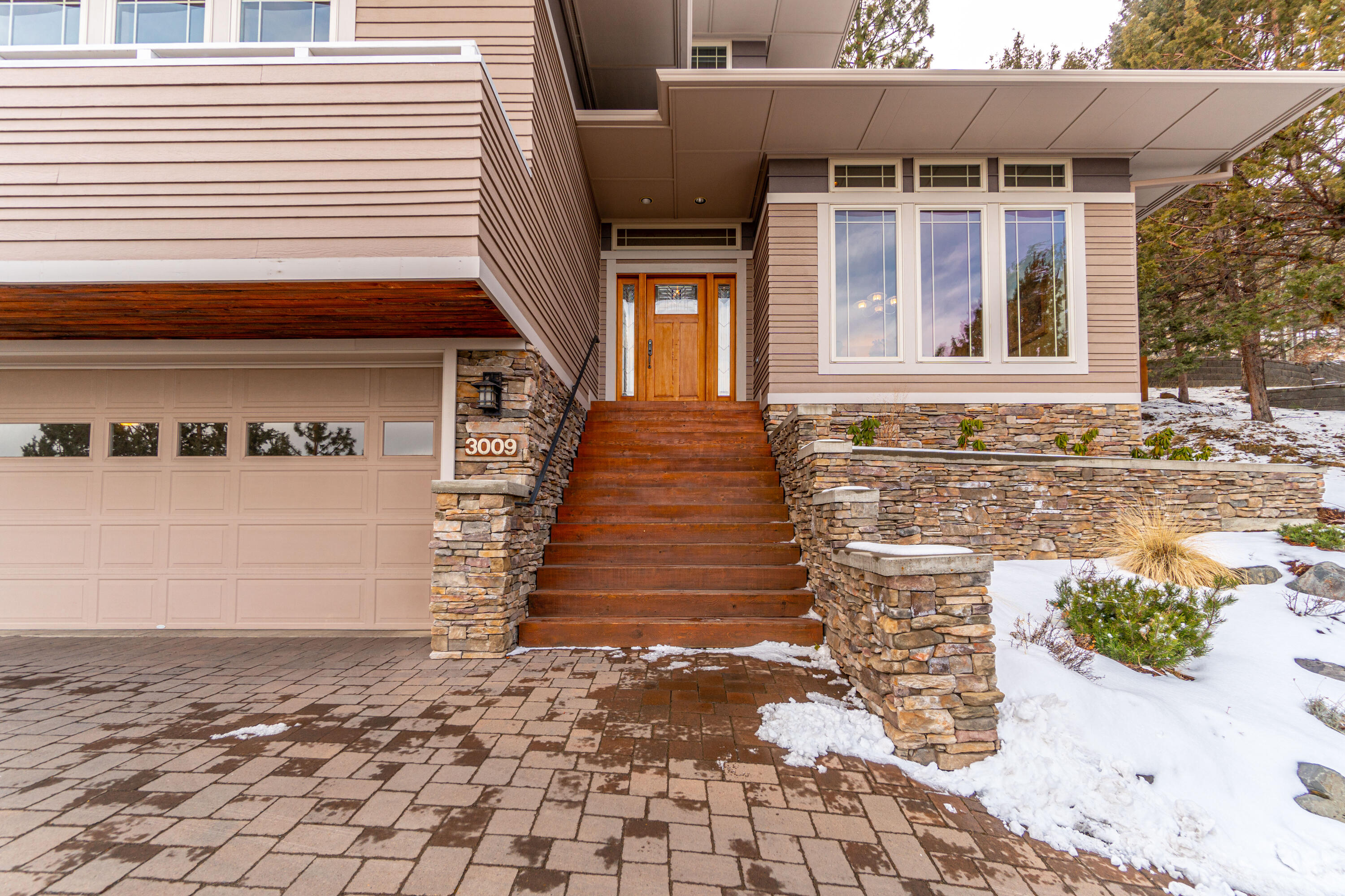 3009 NW Colonial Drive