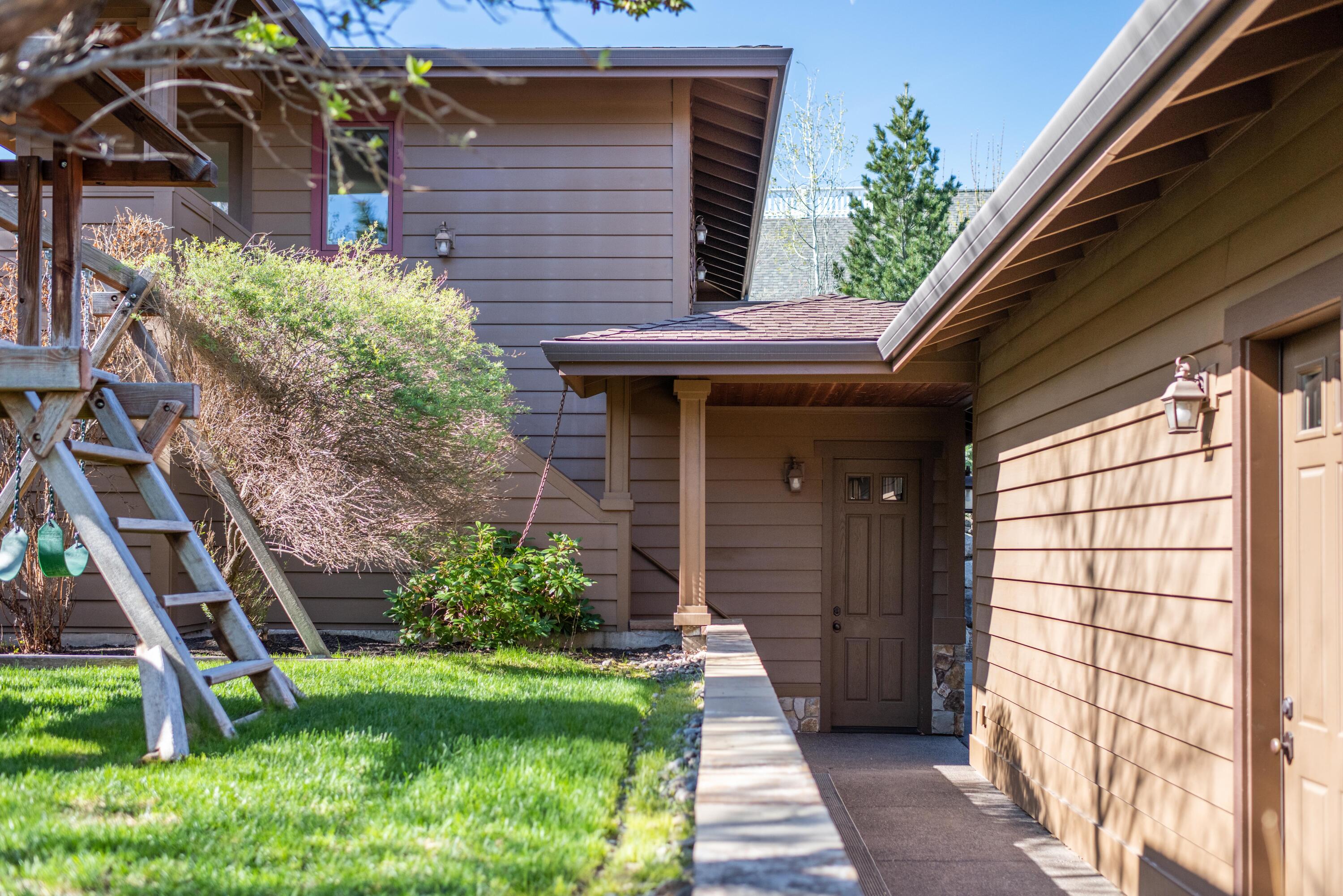 61454 Cultus Lake Court