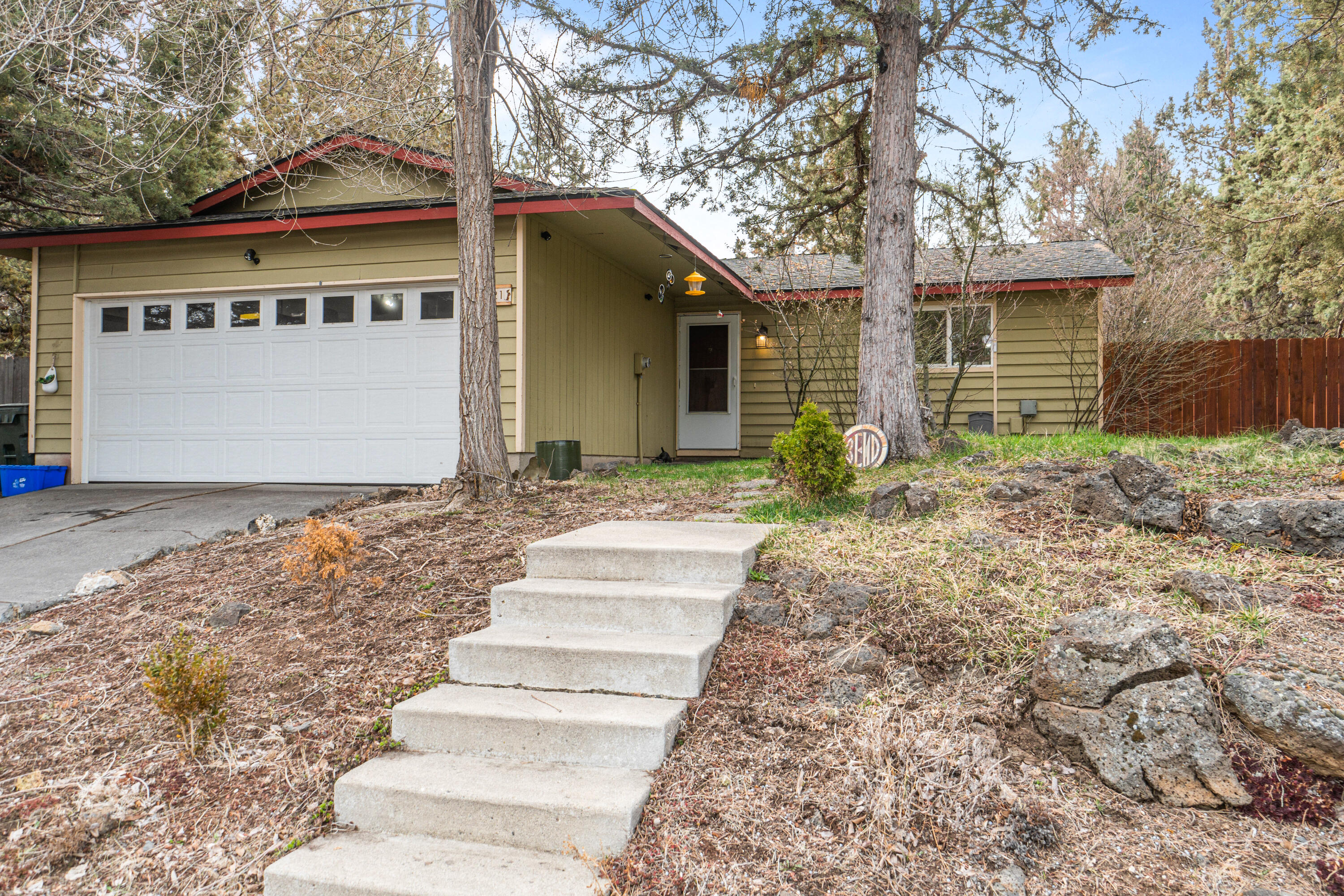 2121 NE Monterey Avenue