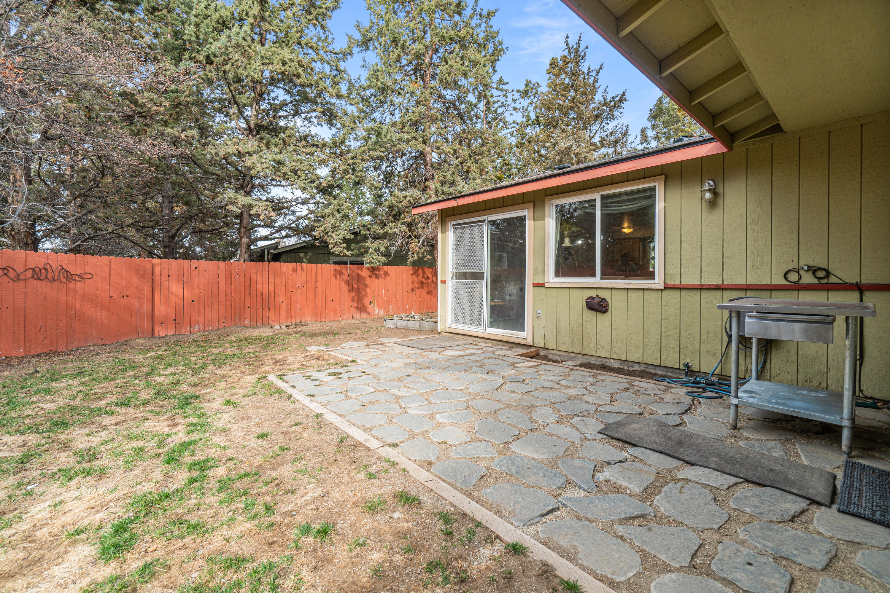 2121 NE Monterey Avenue