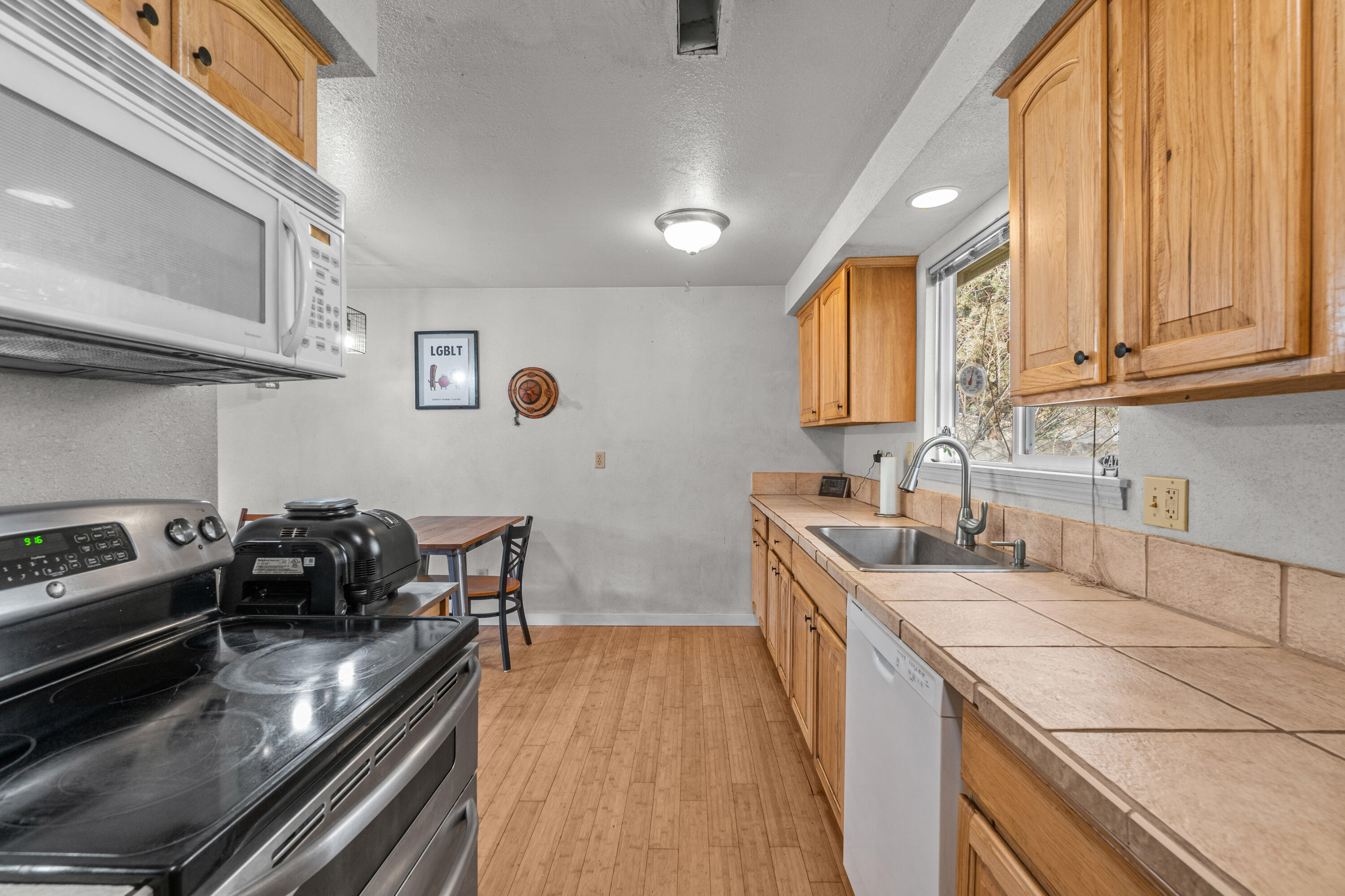 2121 NE Monterey Avenue