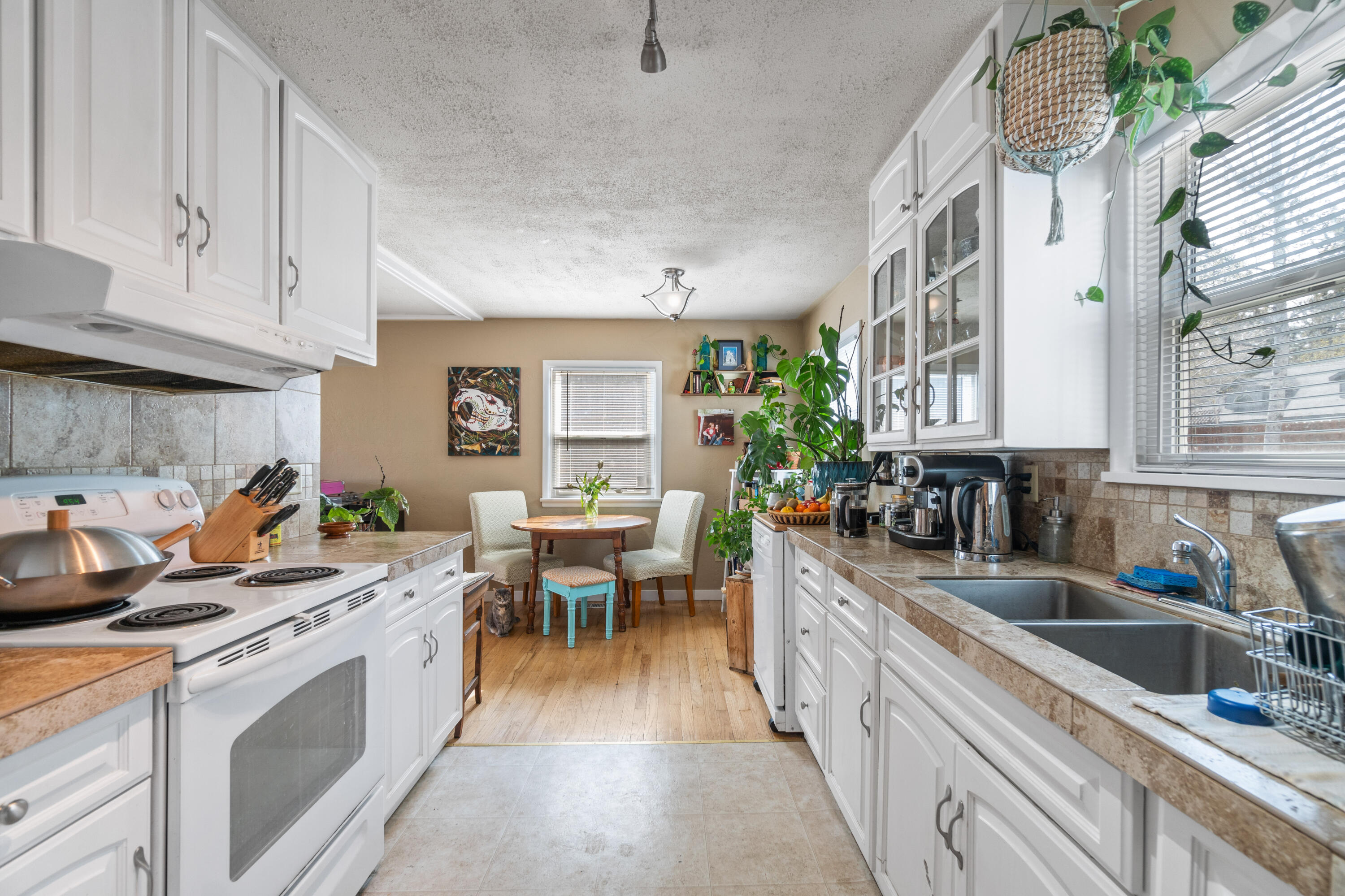 65 SW Roosevelt Avenue