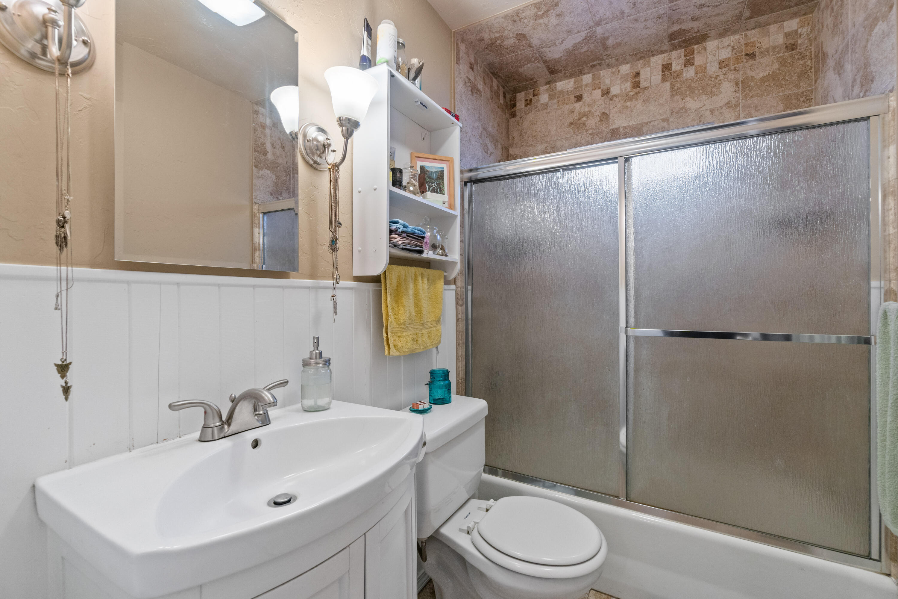 65 SW Roosevelt Avenue