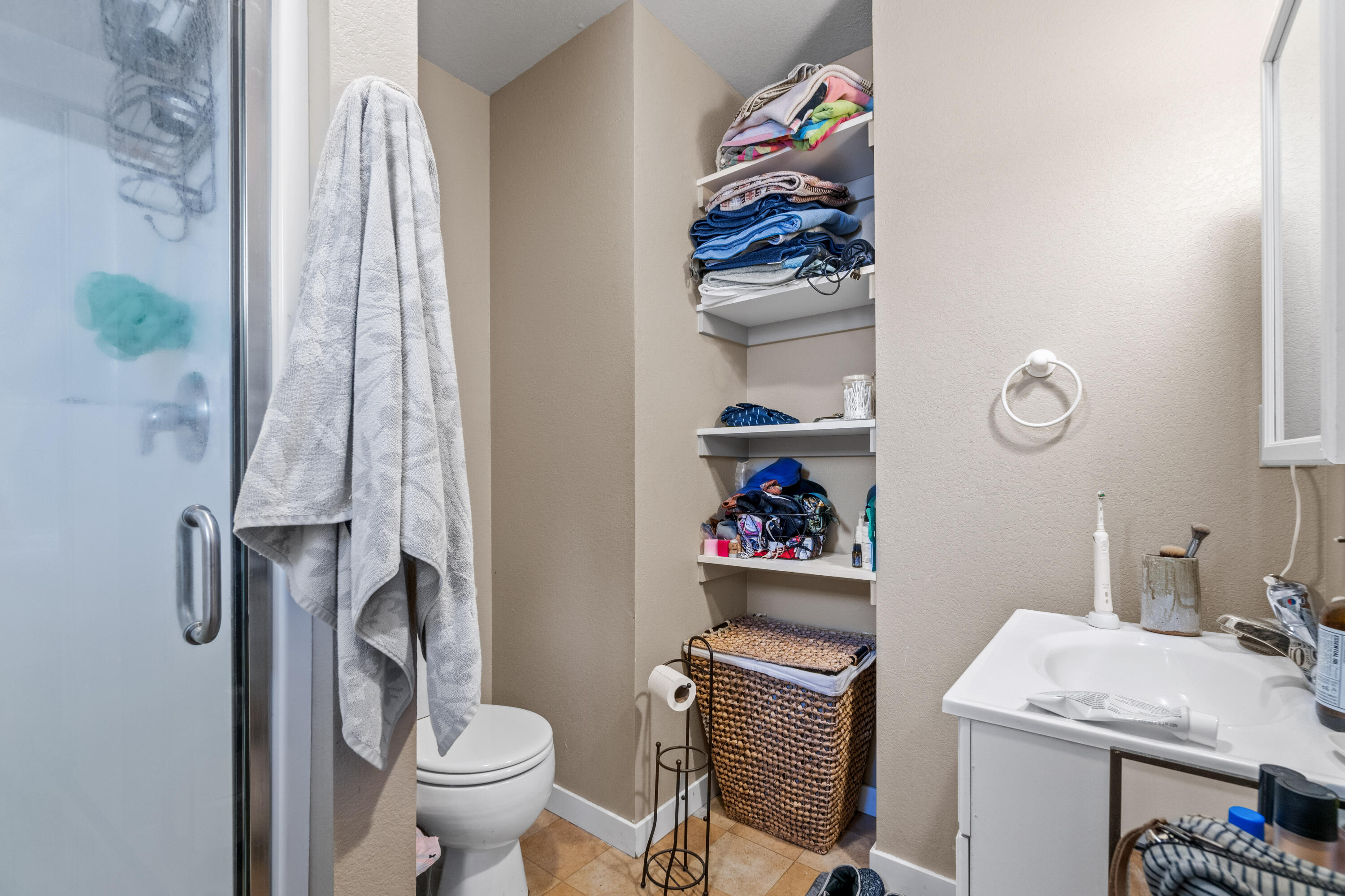 65 SW Roosevelt Avenue