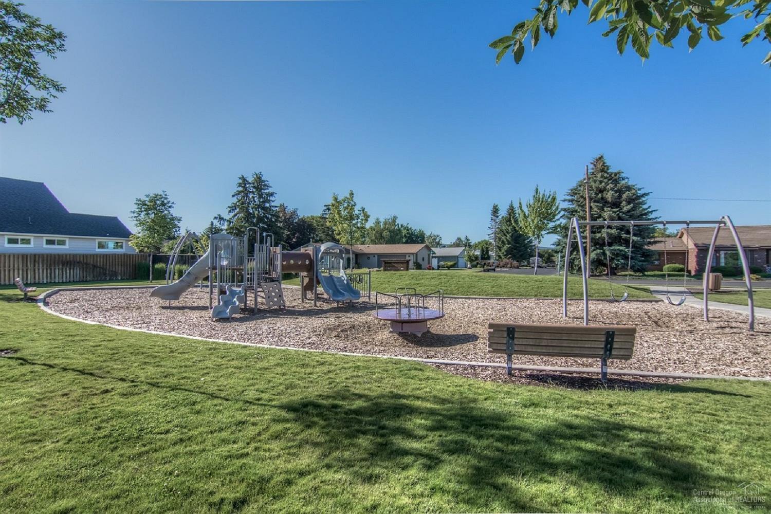 1529 NE Rosemont Street