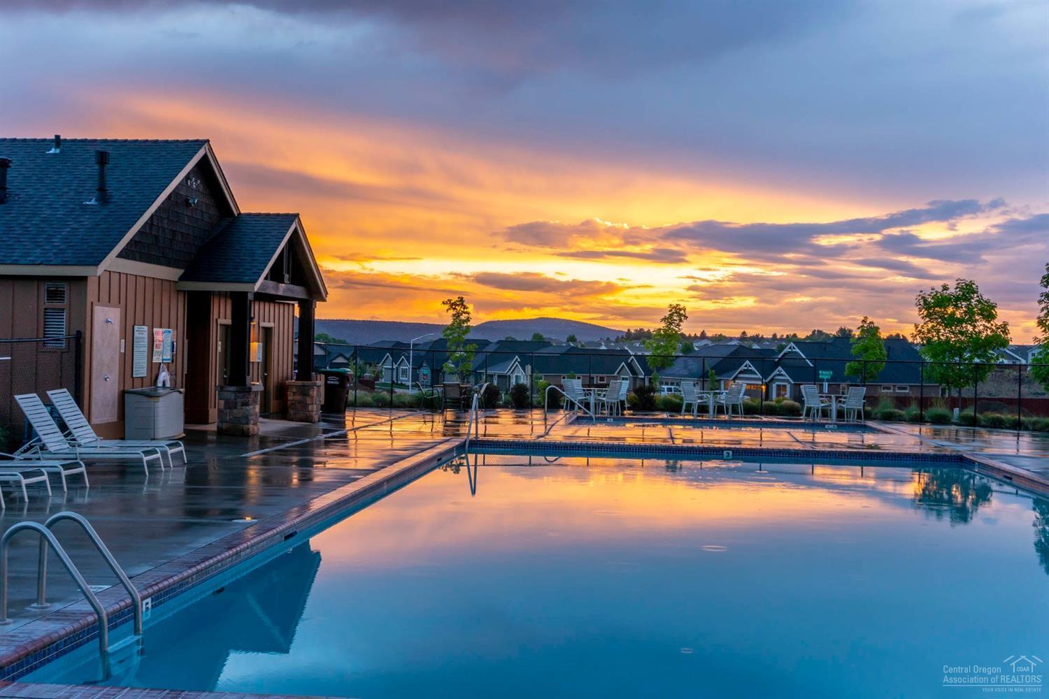 1529 NE Rosemont Street