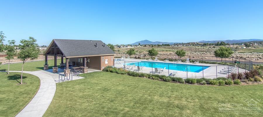 1529 NE Rosemont Street