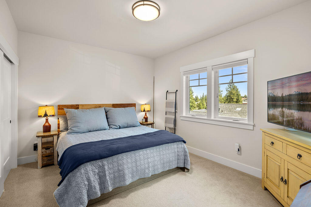 2280 NW Lemhi Pass Drive