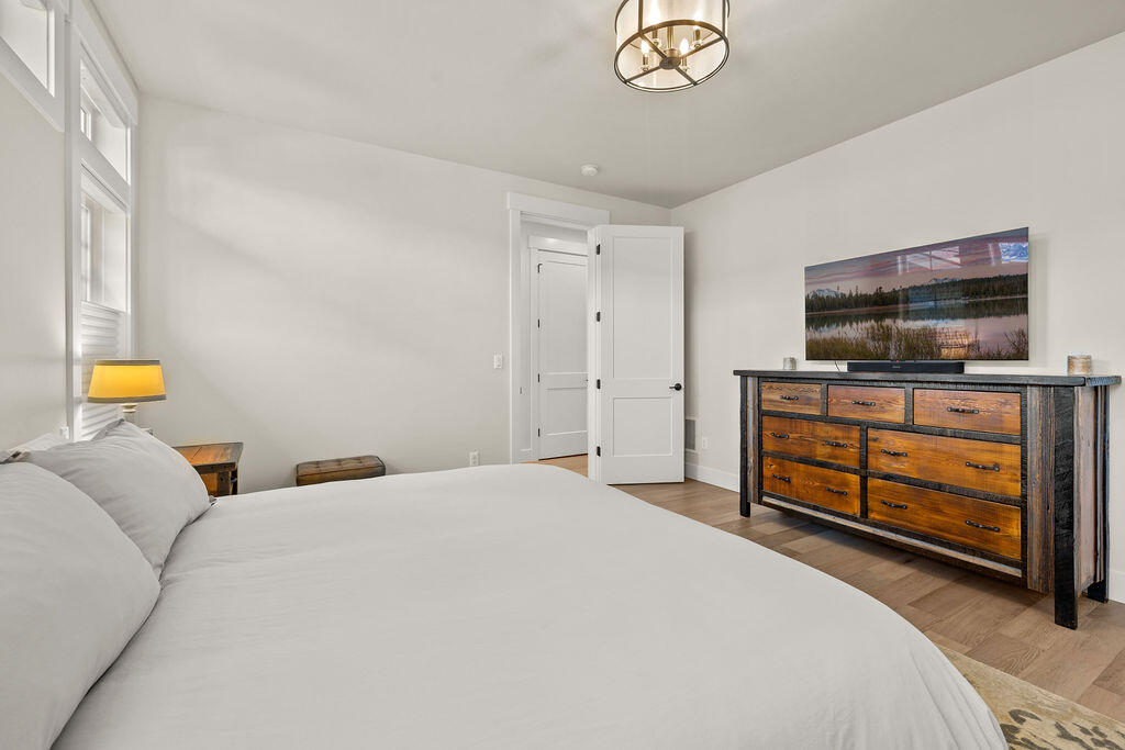 2280 NW Lemhi Pass Drive