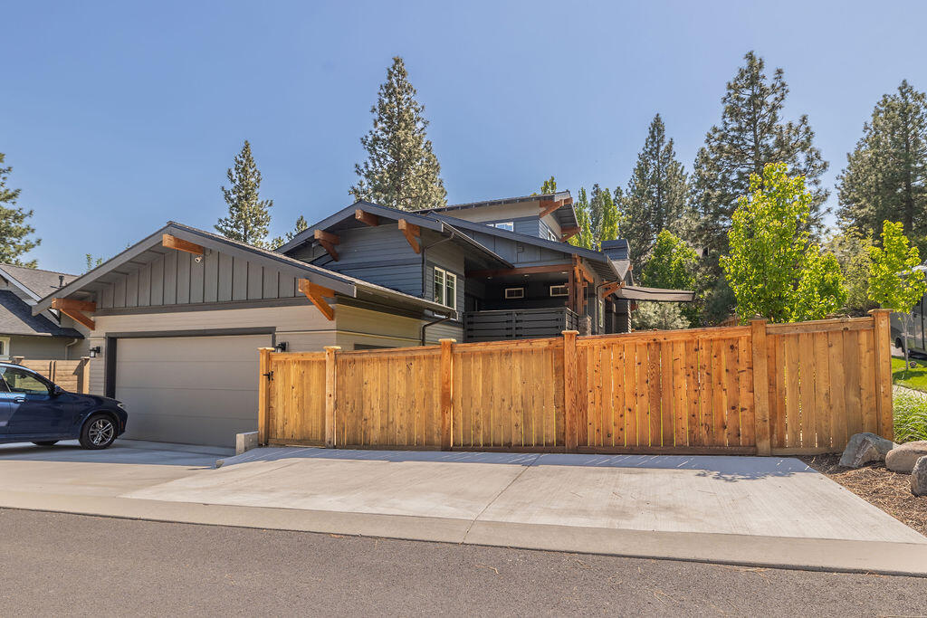 2280 NW Lemhi Pass Drive