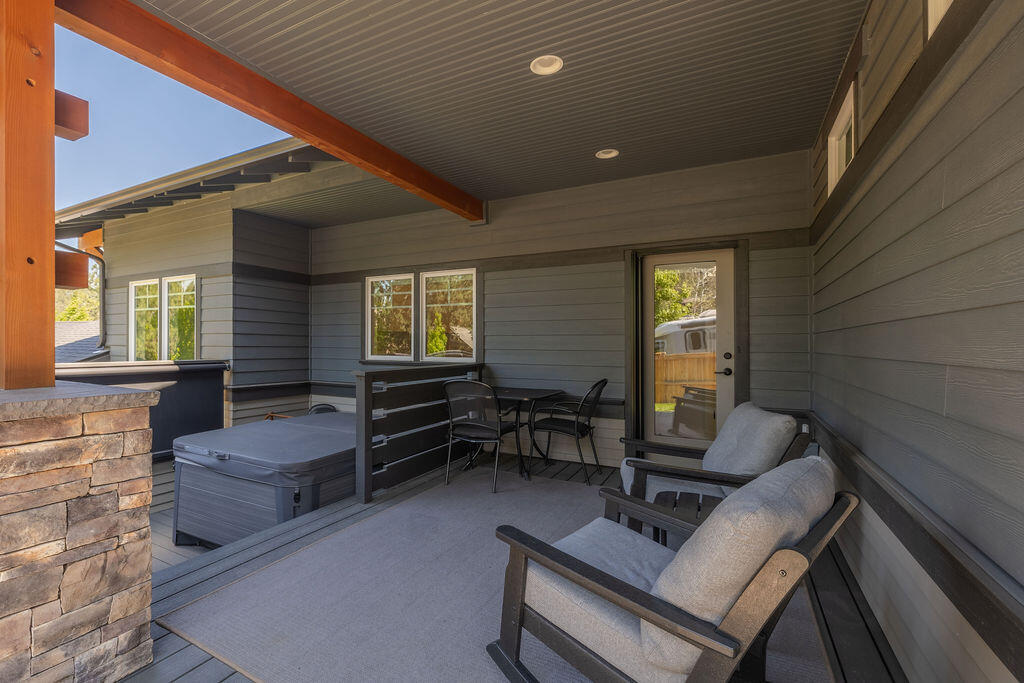 2280 NW Lemhi Pass Drive