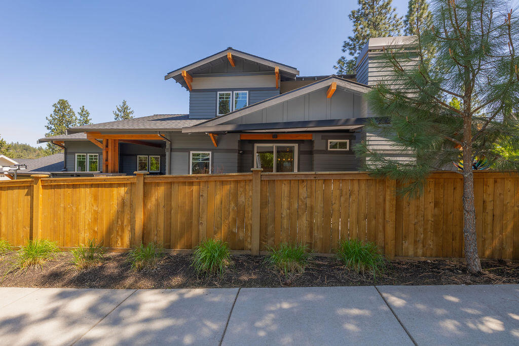 2280 NW Lemhi Pass Drive