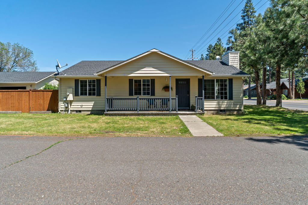 108 N Dark Horse Lane