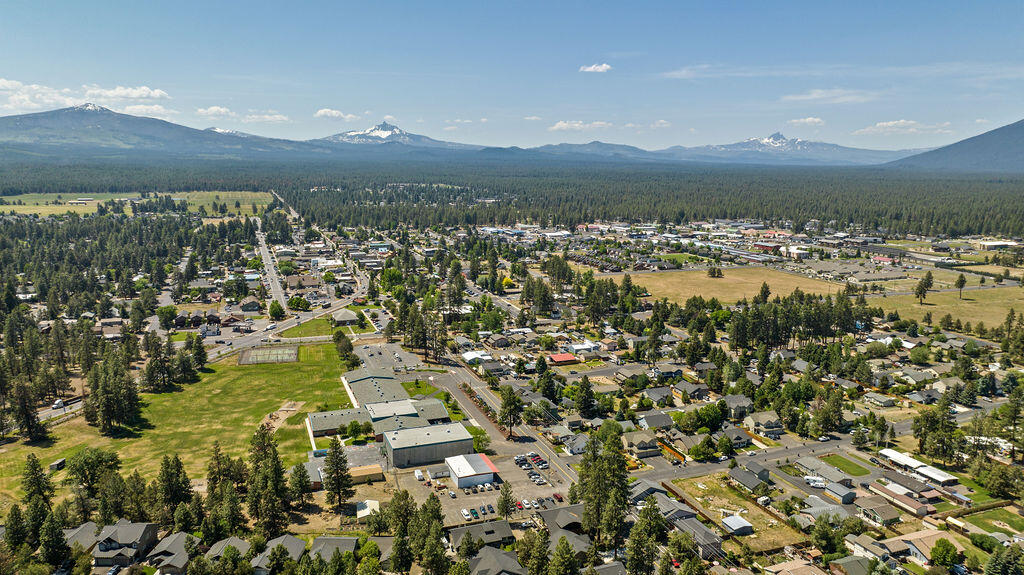 108 N Dark Horse Lane