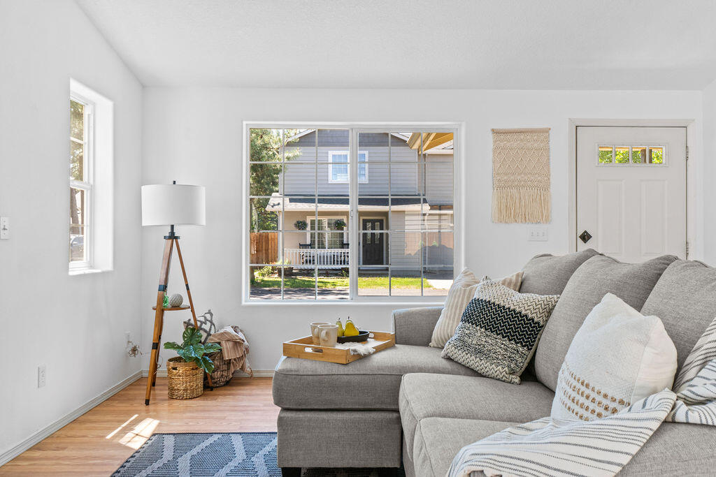 108 N Dark Horse Lane